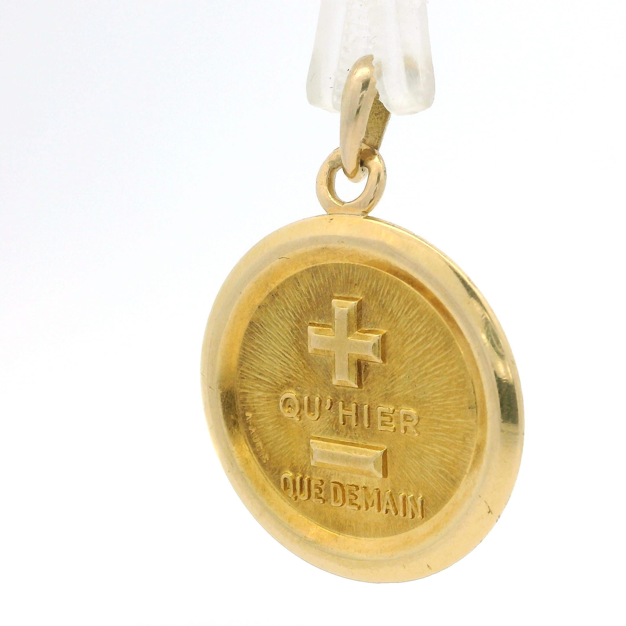 18k Yellow Gold A.AUGIS Texture Finish Qu'Hier Que Demain Love Medallion Pendant For Sale 2