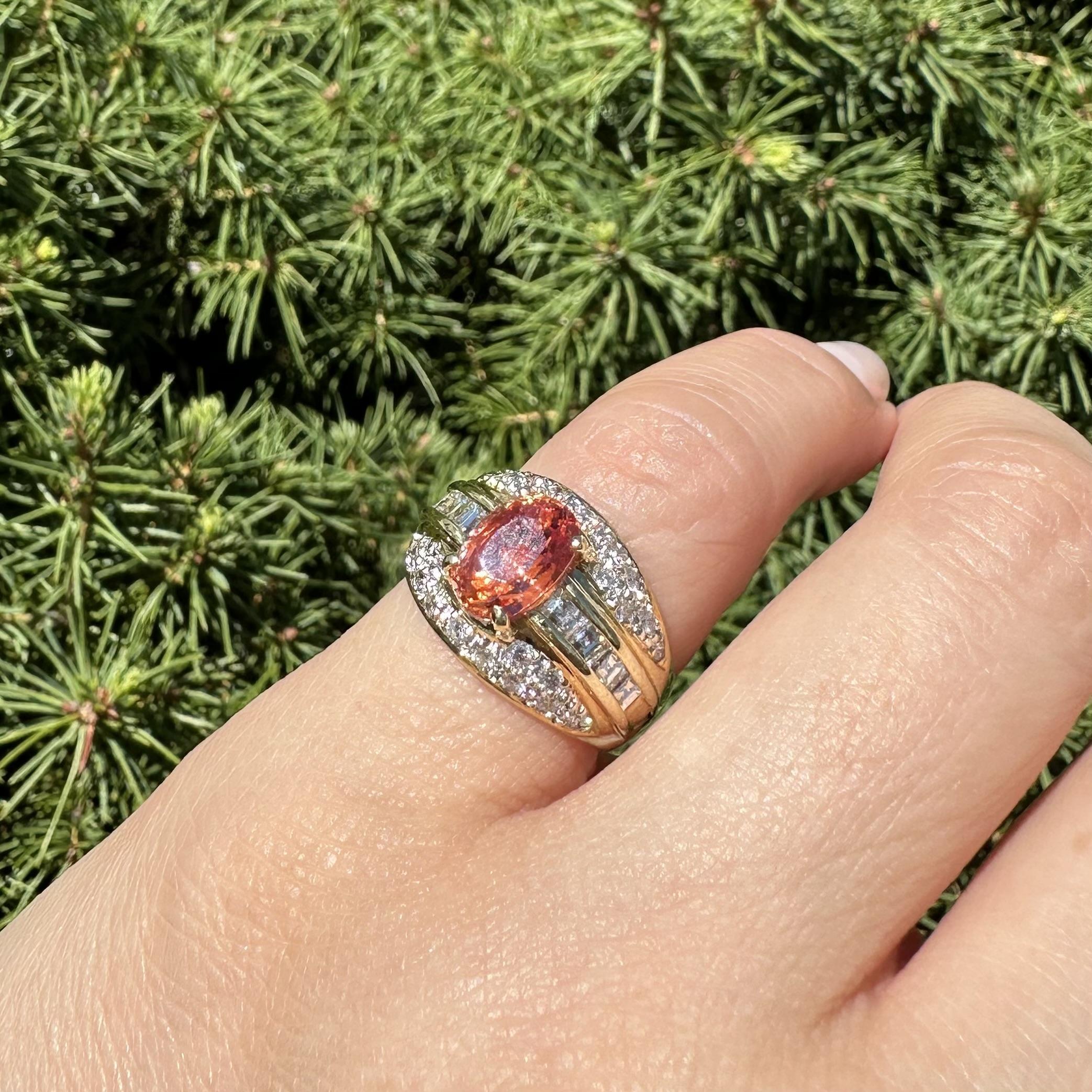 Anello in oro giallo 18 carati AGL con zaffiro di Ceylon rosa arancio da 3,56 ct. in vendita 6