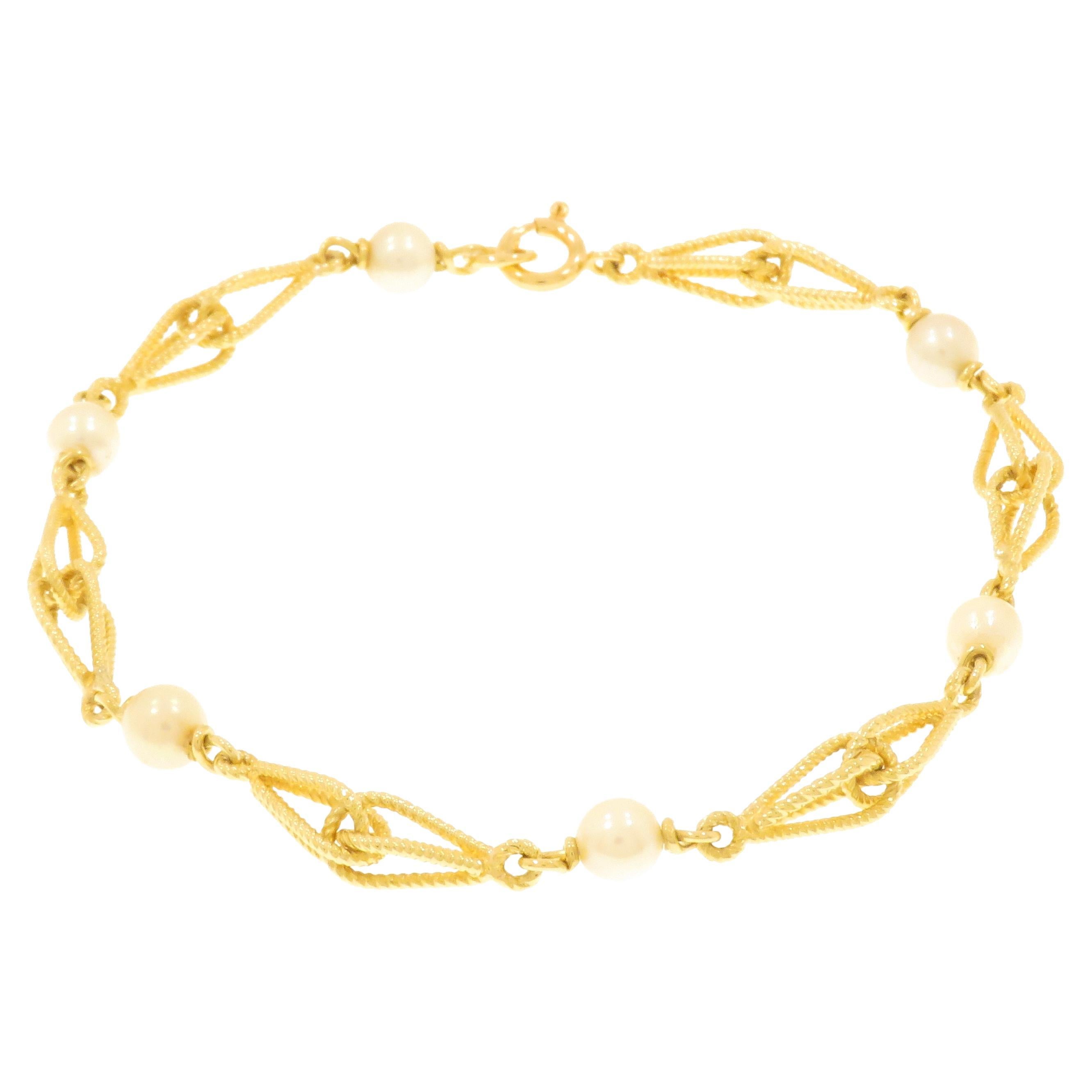 Akoya Pearl Bracelet in 18k Yellow Gold For Sale at 1stDibs
