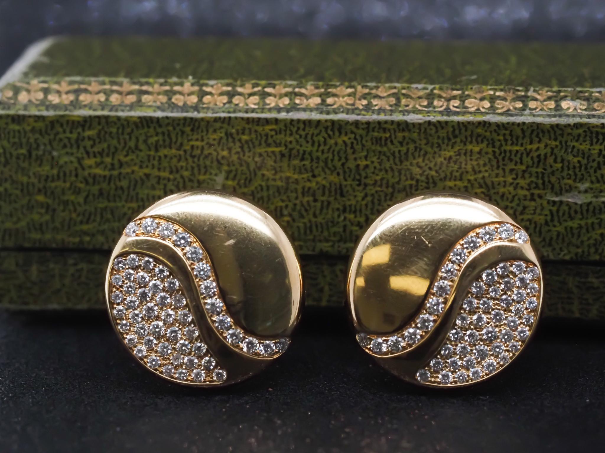 Year: 2000s

Item Details:
Metal Type: 18K Yellow Gold [Hallmarked, and Tested]
Weight: 22.0 grams

Diamond Details: 1.91ct total weight, G-H color, VS Clarity, Round Brilliant Diamonds.

Measurements: 1 inch diameter approximate
Condition: Excellent