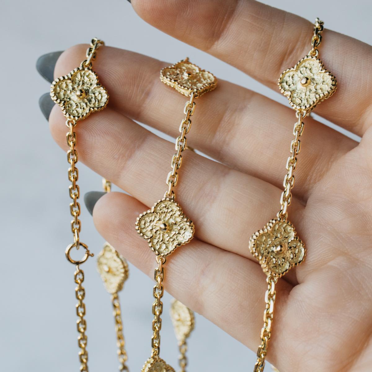 Women's or Men's 18K Yellow Gold 'Alhambra' Style Quatrefoil Ornament Necklace For Sale