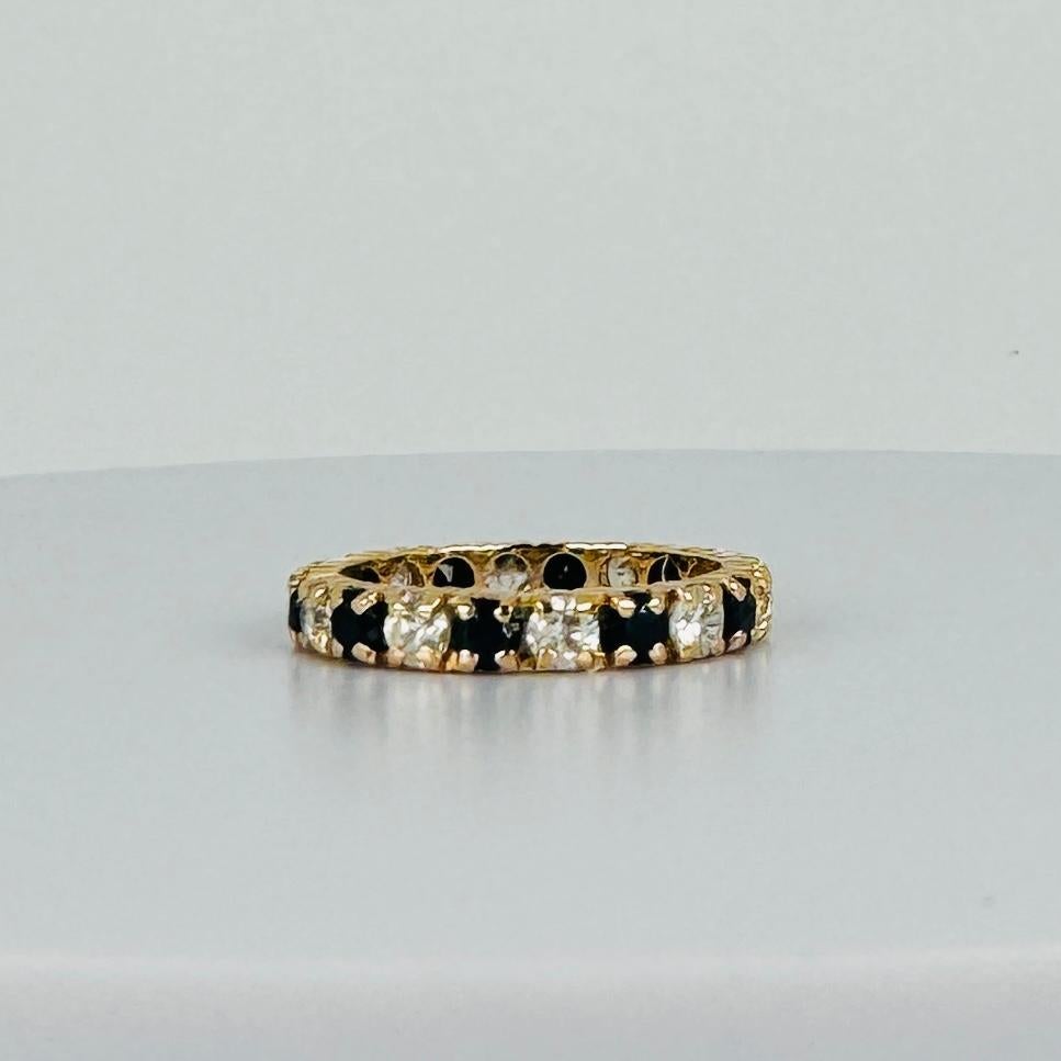 18K yellow gold alliance ring with blue sapphires and brilliant cut diamonds total 1 ct.
Add a touch of elegance to your collection with this stunning vintage alliance ring. This jewel features brilliant-cut diamonds and blue sapphires. Look at