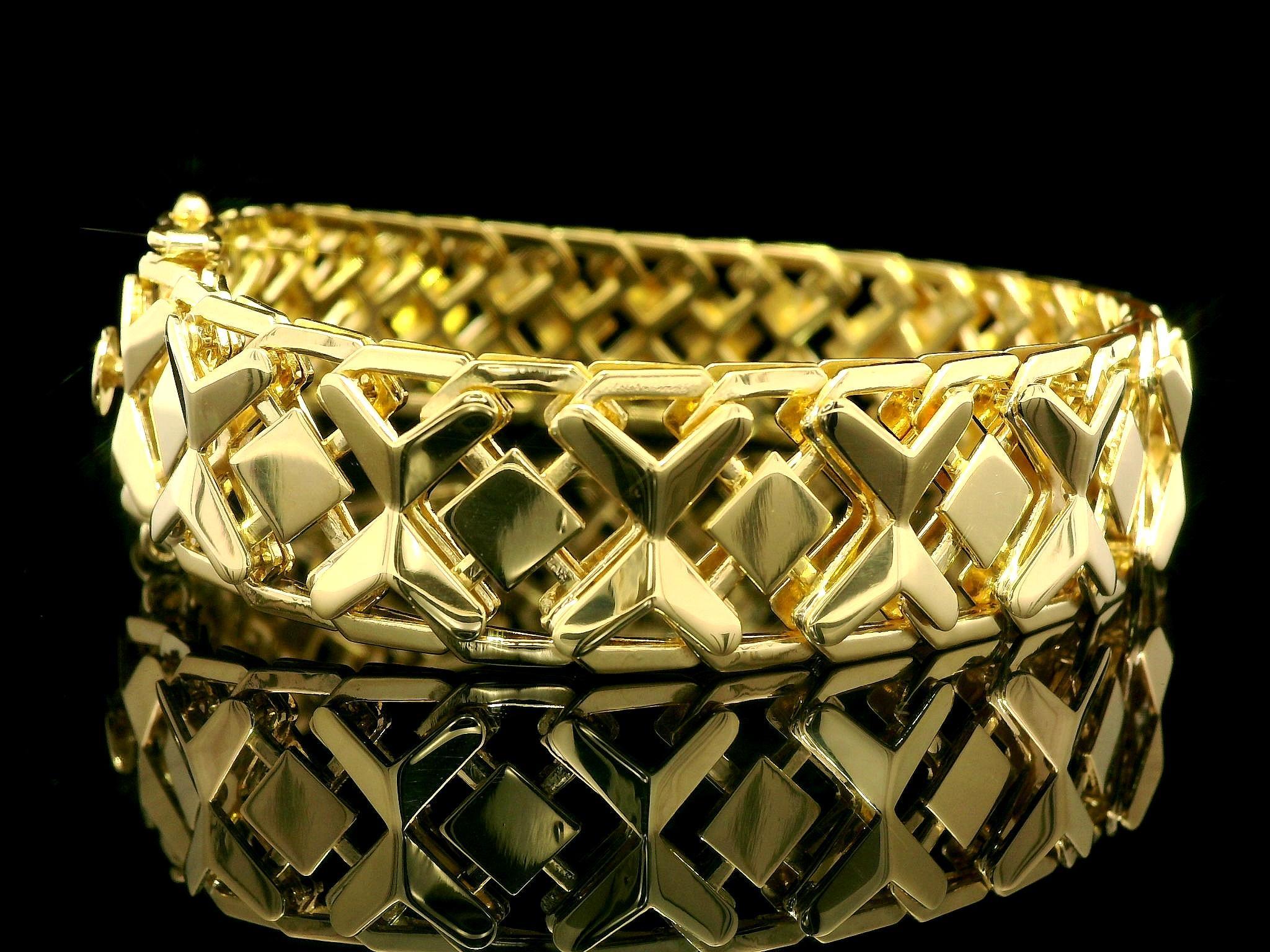 18k Yellow Gold Alternating Geometric Polished Open Work Link Bracelet In Excellent Condition For Sale In Montclair, NJ