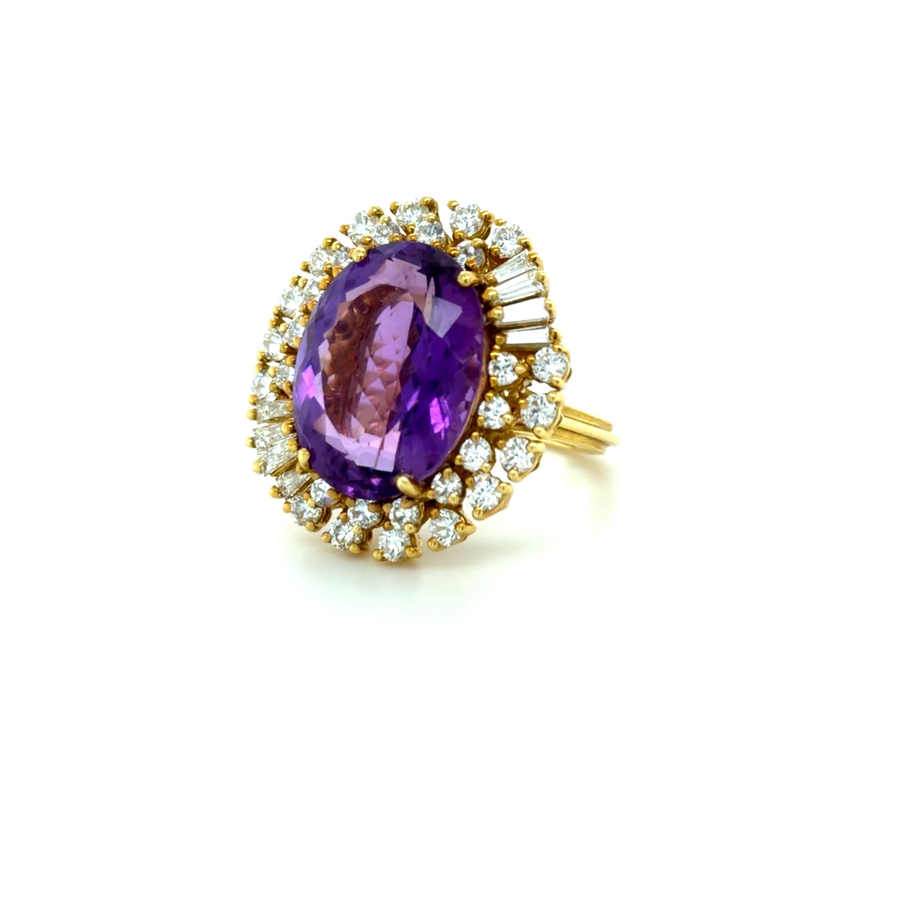 Cocktailring aus 18 Karat Gelbgold, Amethyst und Diamant im Zustand „Hervorragend“ im Angebot in Chicago, IL