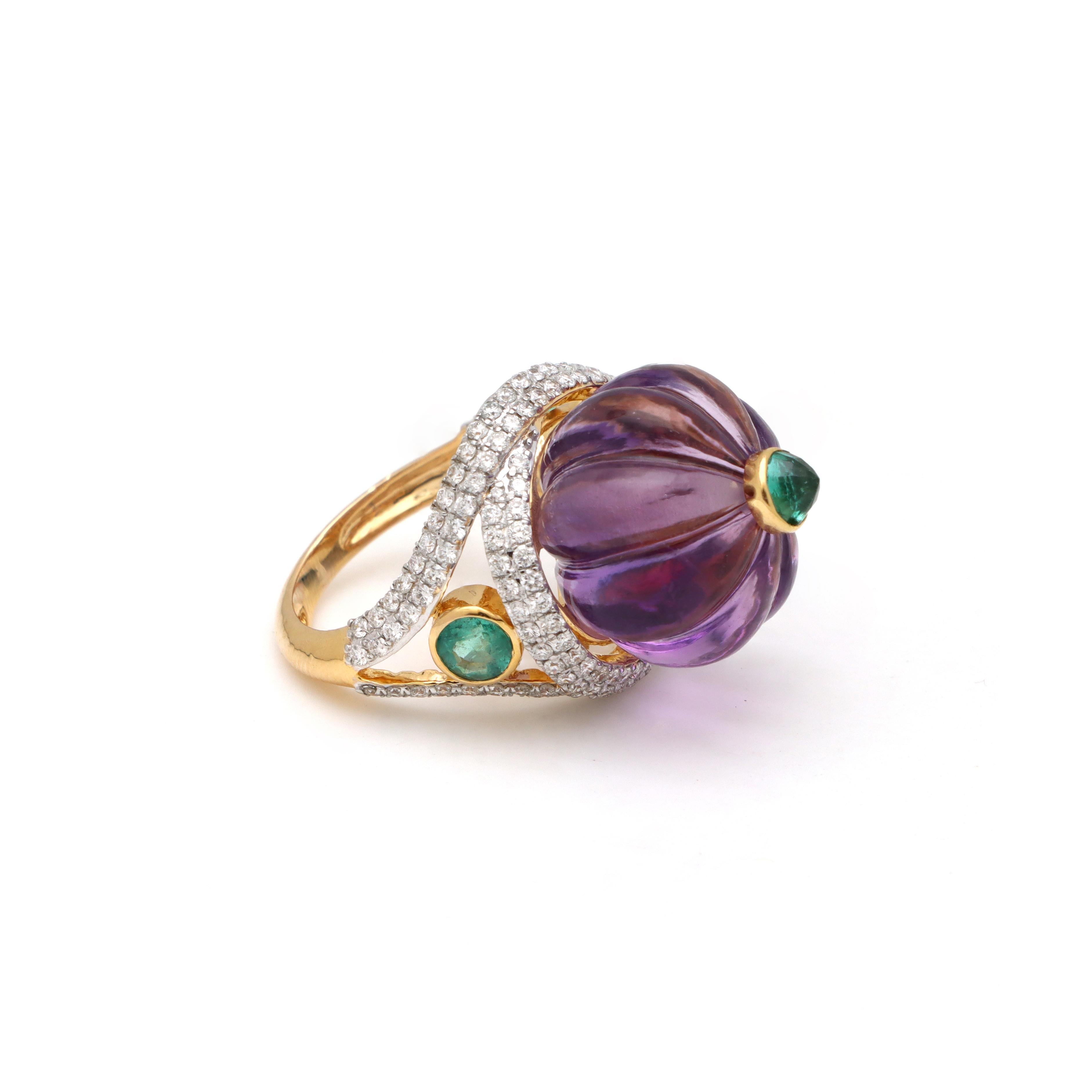 Art déco Bague en or jaune 18k avec diamants, améthyste et émeraude en vente
