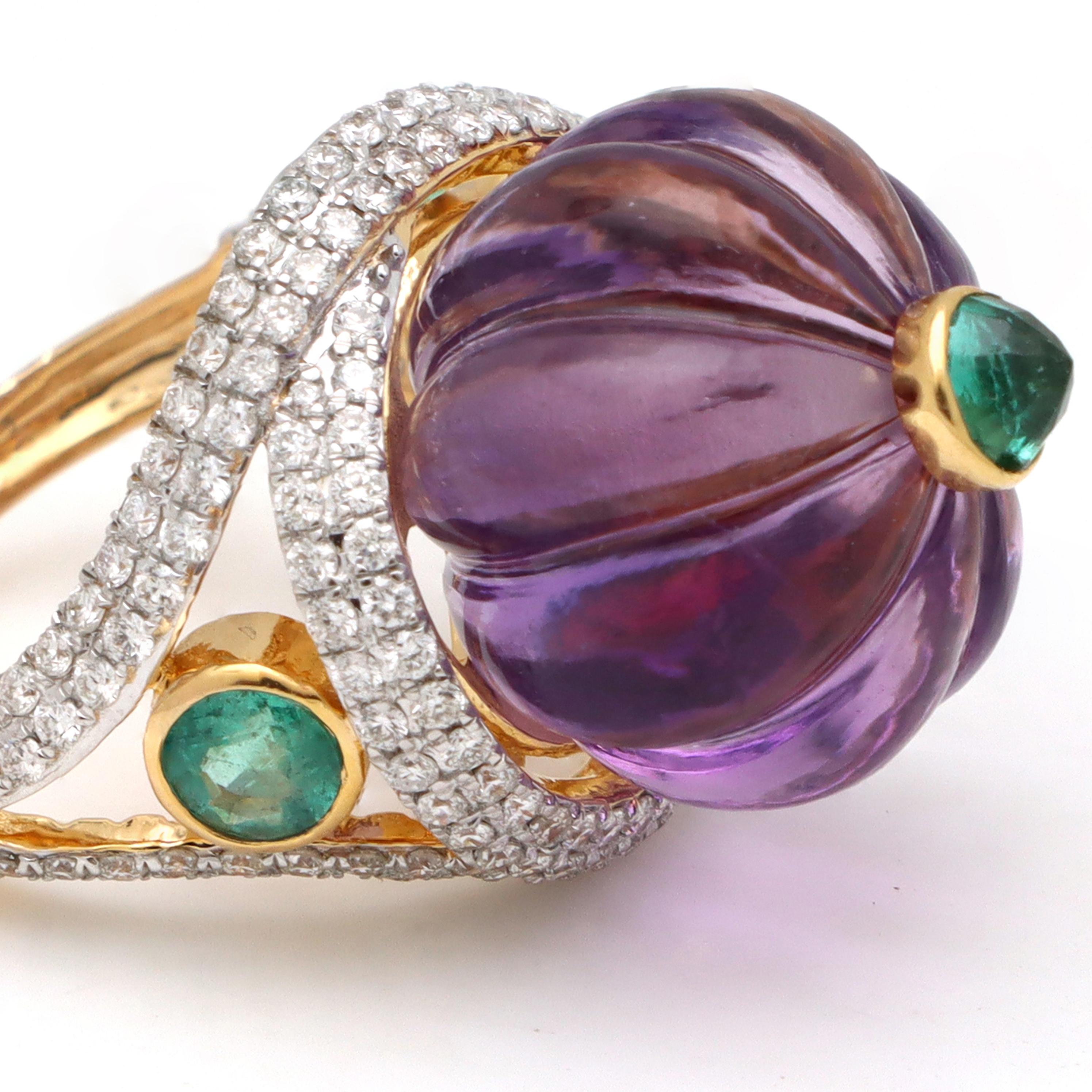 Bague en or jaune 18k avec diamants, améthyste et émeraude en vente 1