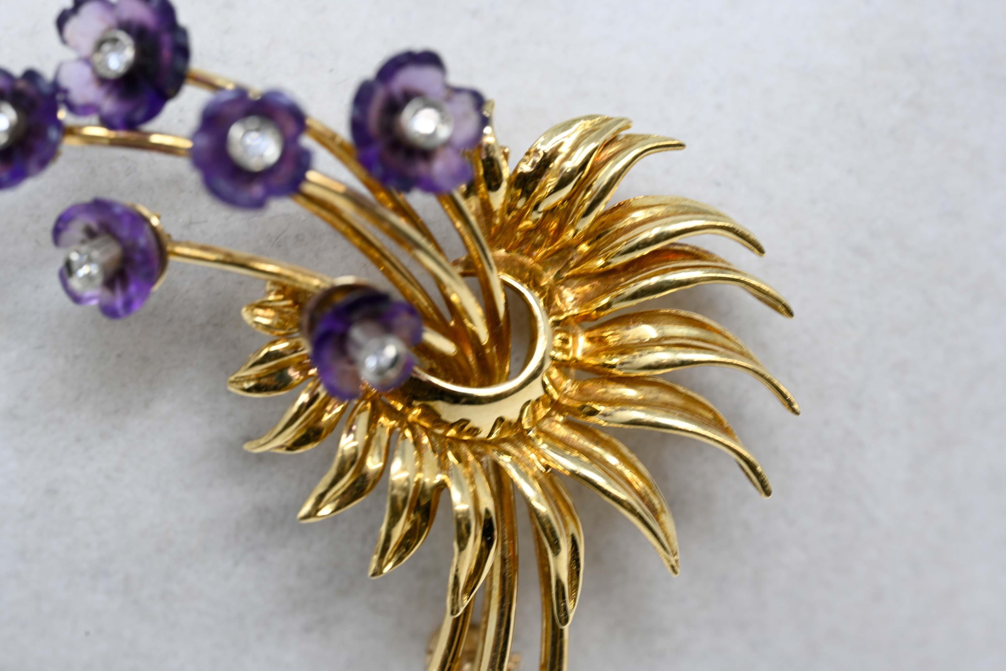 18k Yellow Gold Amethyst & Diamonds Flower Bouquet Brooch In Good Condition For Sale In Montreal, QC