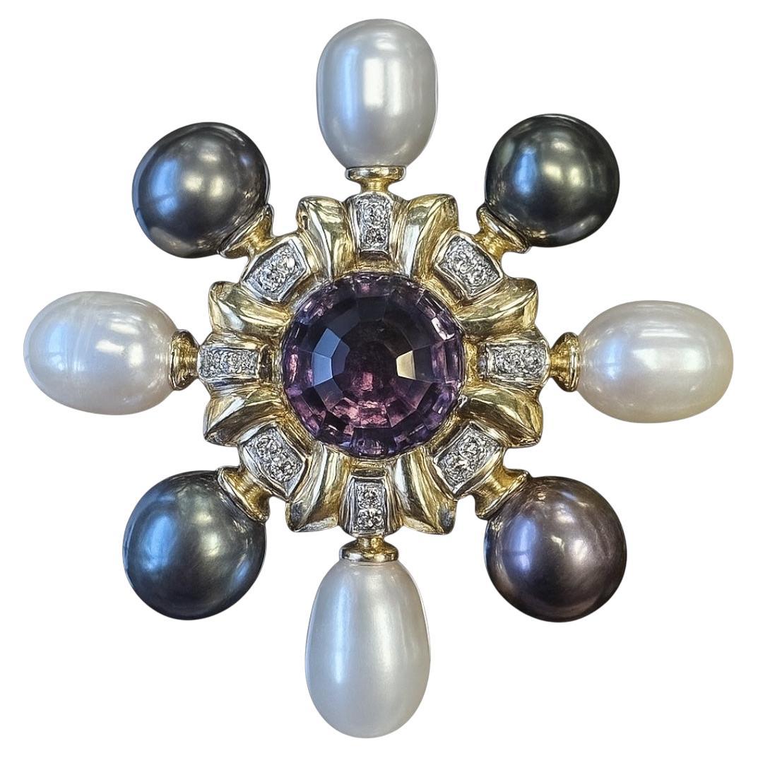 Broche en or jaune 18K avec améthyste, perle et diamant