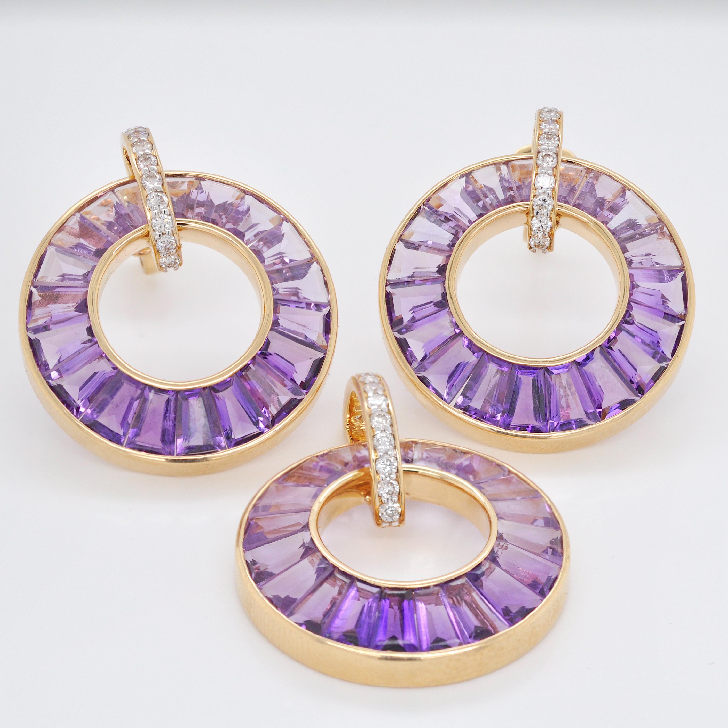 Juego de pendientes colgantes de oro de 14 quilates con amatista talla baguette y diamante en círculo.

Este exquisito conjunto circular de diamantes y amatista de oro de 14 quilates es un conjunto radiante creado para elevar tu estilo con su
