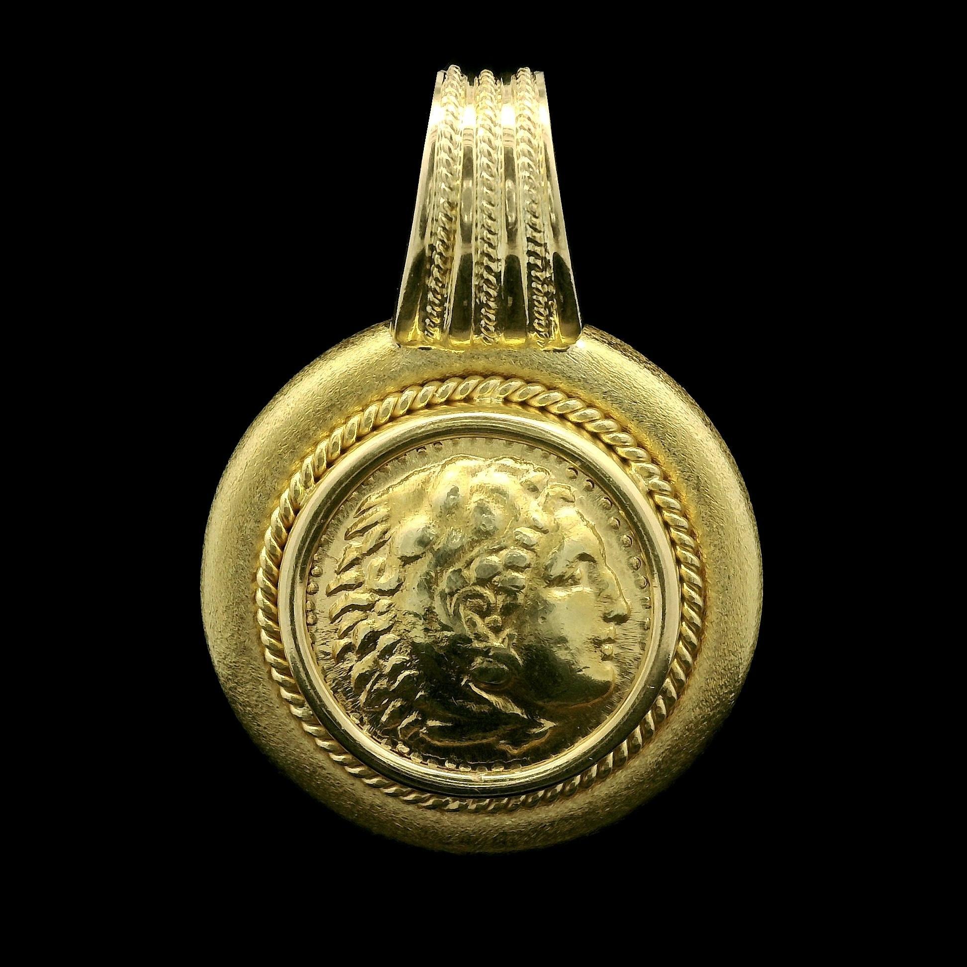 18k Yellow Gold Ancient Greek Coin w/ Matte Finish Frame Enhancer Pendant In Excellent Condition For Sale In Montclair, NJ