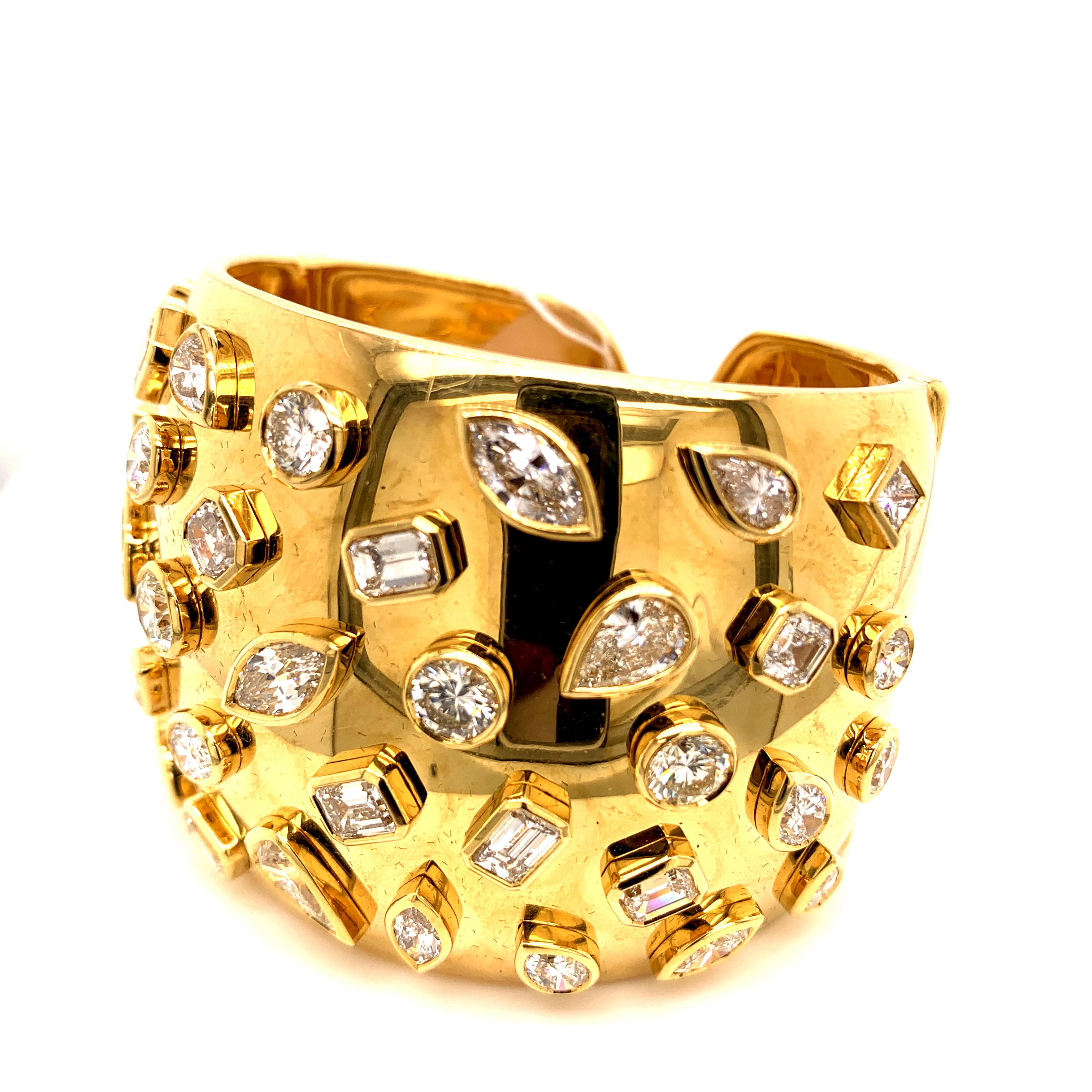 Sophia D. 24.43 Carat Diamond Yellow Gold Bangle In New Condition For Sale In New York, NY