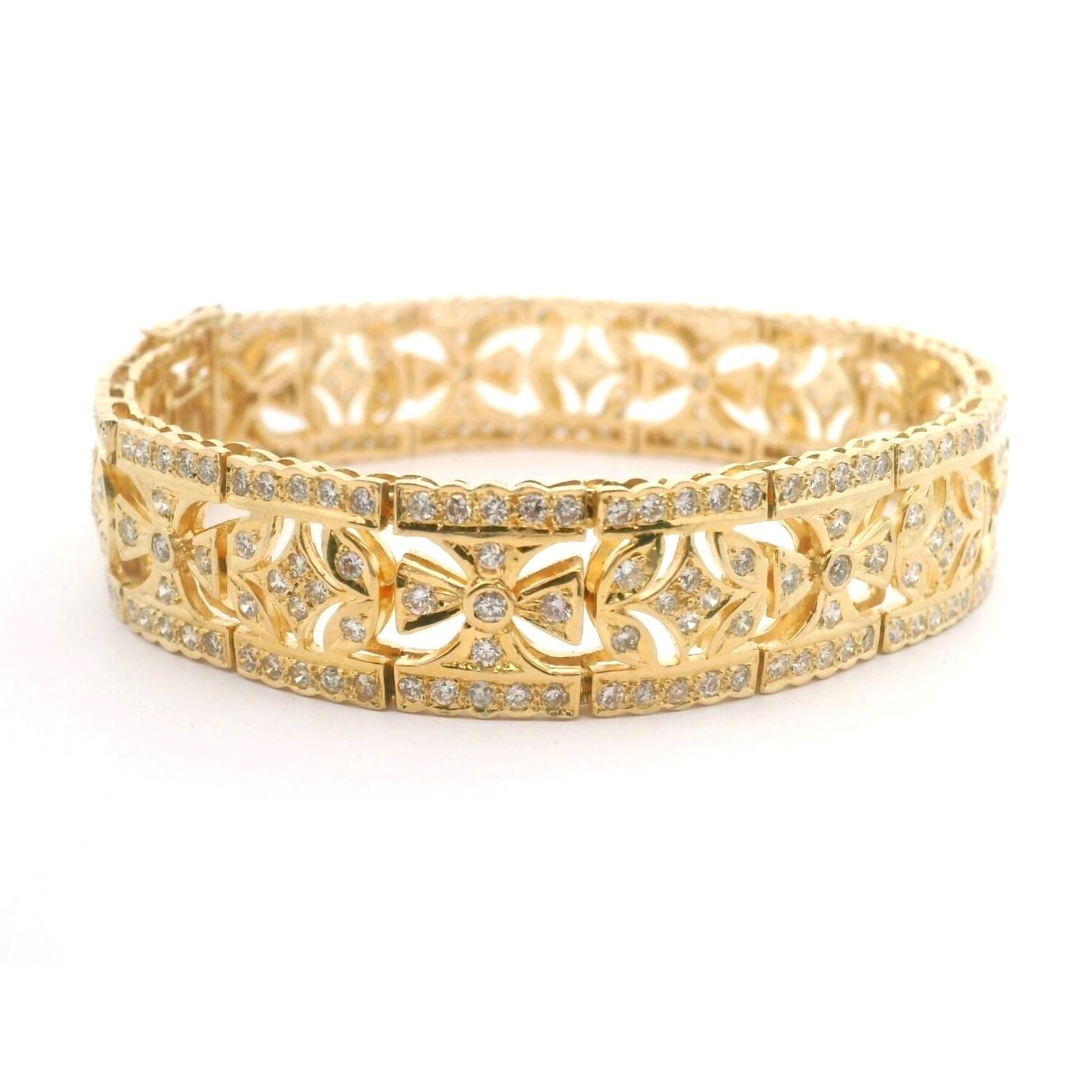 Condition:  Excellent Condition, Professionally Cleaned and Polished
Metal:  18k Gold (Marked, and Professionally Tested)
Weight:  31.3g
Diamonds:  Round Cut Brilliant Natural Diamonds 4.44cttw
Length:  6.75 Inches
Width:  13mm
Closure: Box Tab