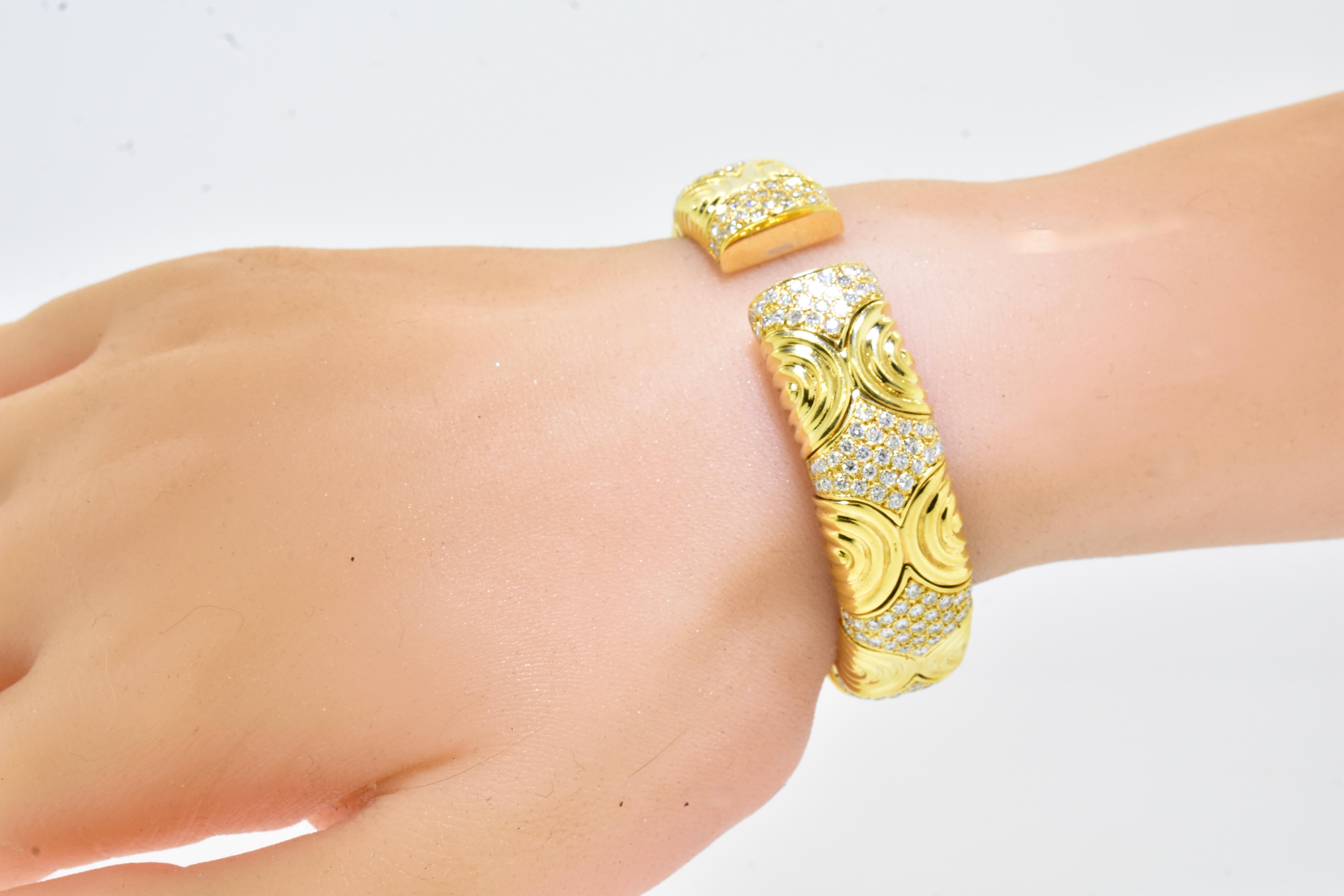 18K Gelbgold und 6 Karat feines Gold  Diamanten Contemporary Flexible Manschettenarmband im Zustand „Hervorragend“ in Aspen, CO