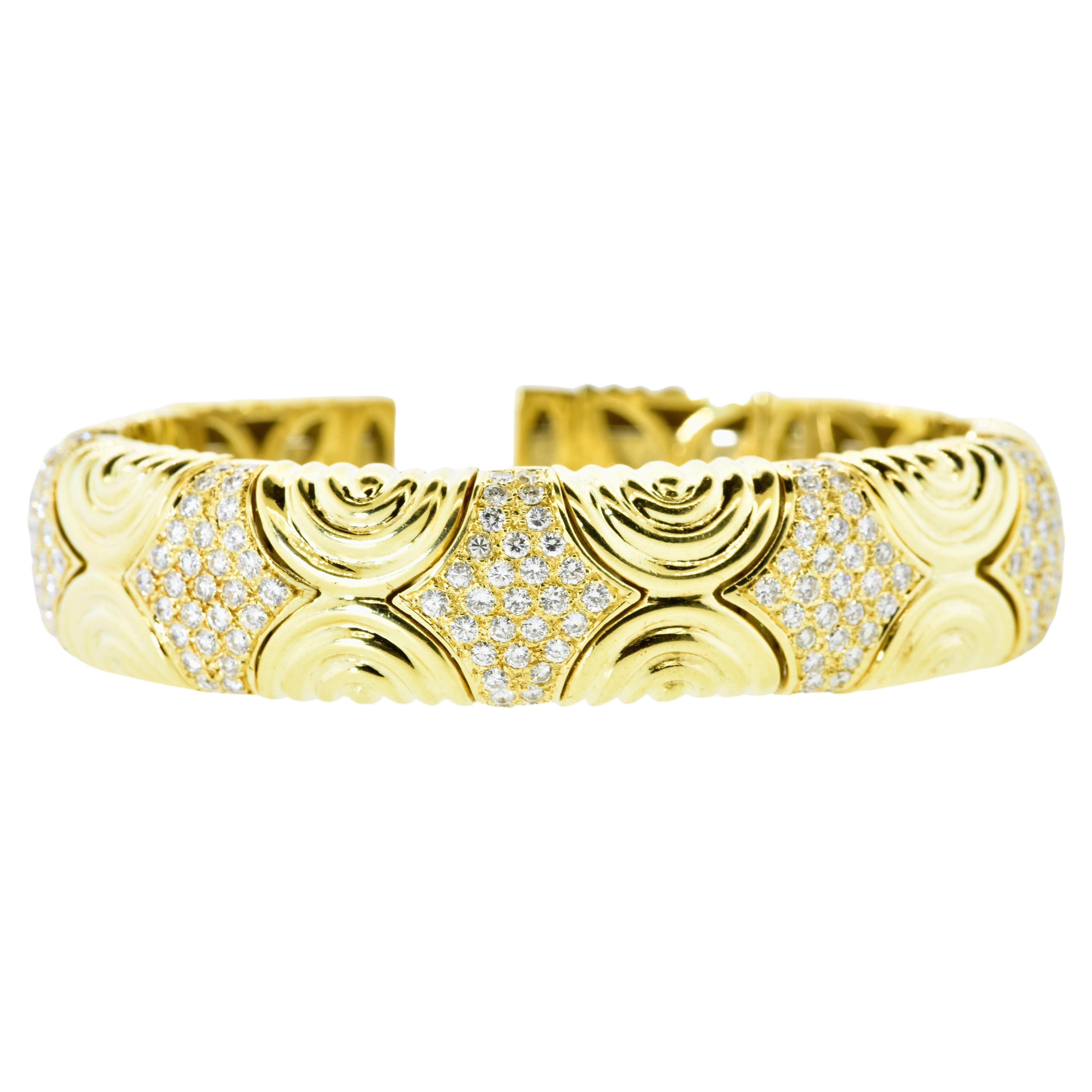 18K Gelbgold und 6 Karat feines Gold  Diamanten Contemporary Flexible Manschettenarmband 1