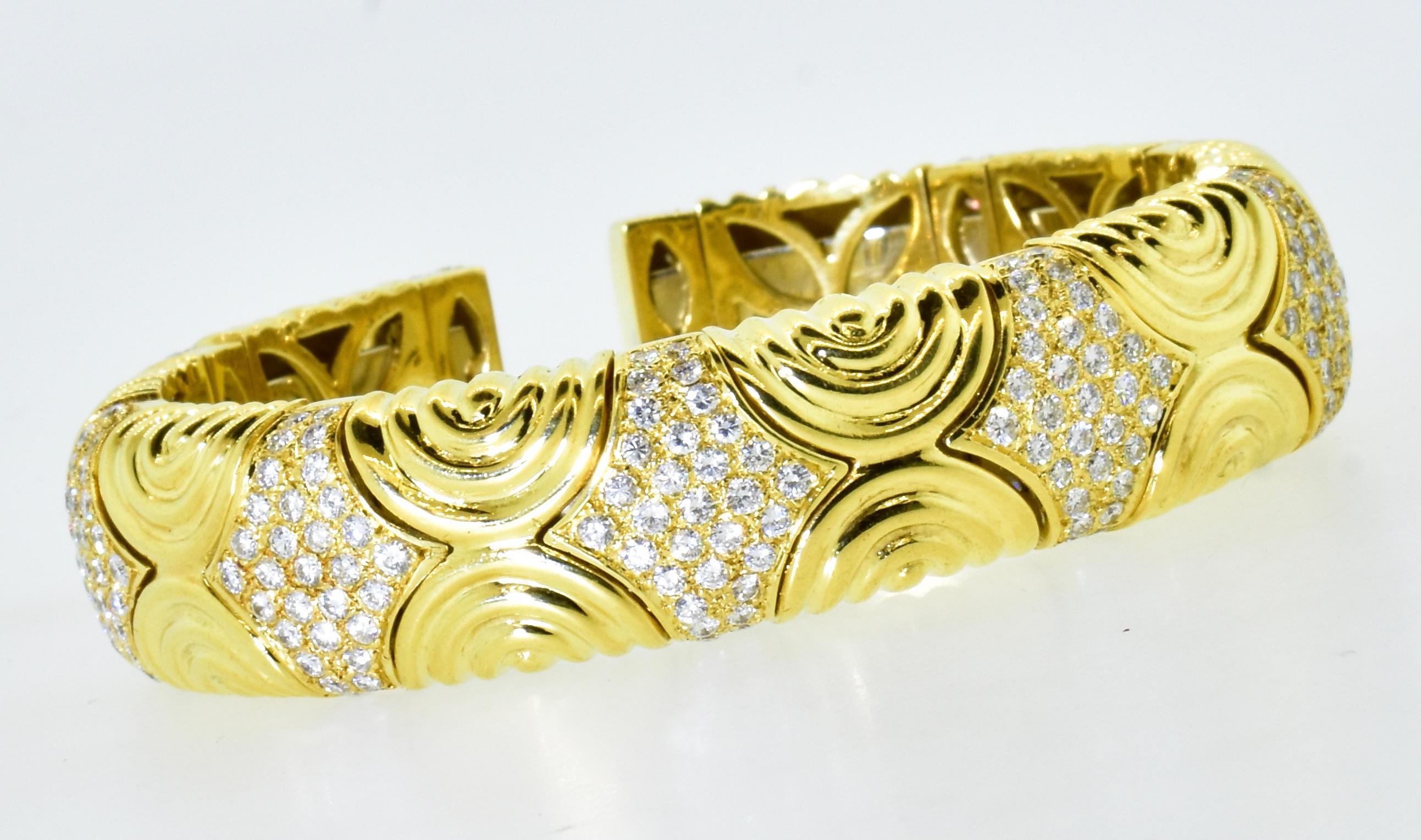 18K Gelbgold und 6 Karat feines Gold  Diamanten Contemporary Flexible Manschettenarmband 3