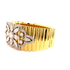 Art Deco 18K Yellow Gold 7.40 Carat Diamond Bangle