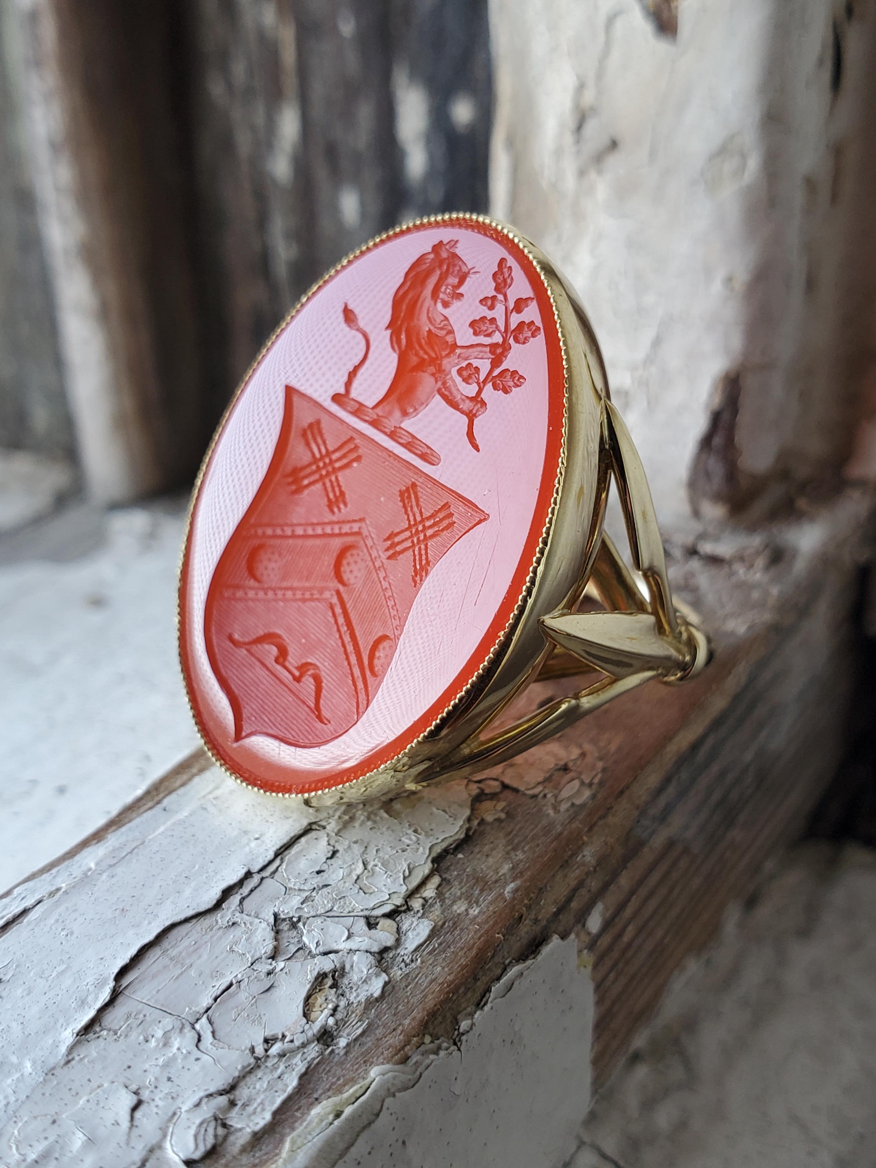 Anello Leone in oro giallo 18 carati e sigillo calcografico antico in vendita 1
