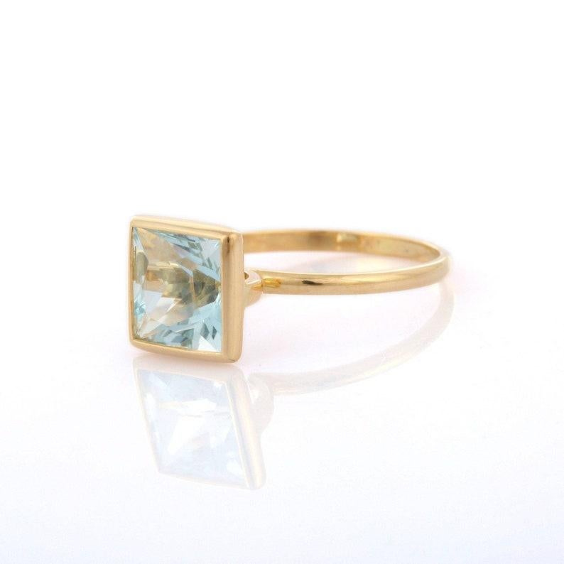 Modern 18K Yellow Gold and Aquamarine Ring