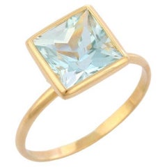 18K Yellow Gold and Aquamarine Ring