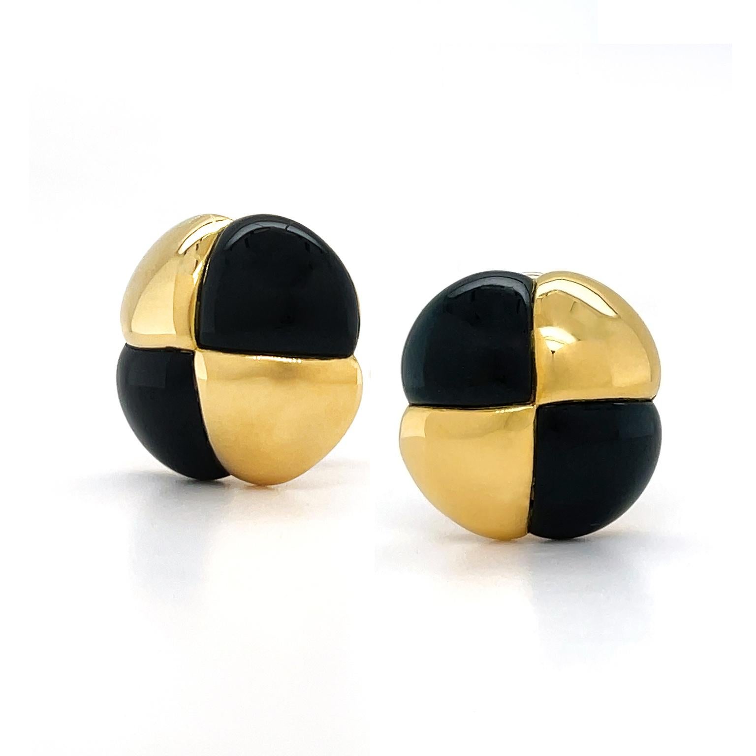 18K Yellow Gold and Black Jade Corner Quartet Earrings In New Condition For Sale In New York, NY