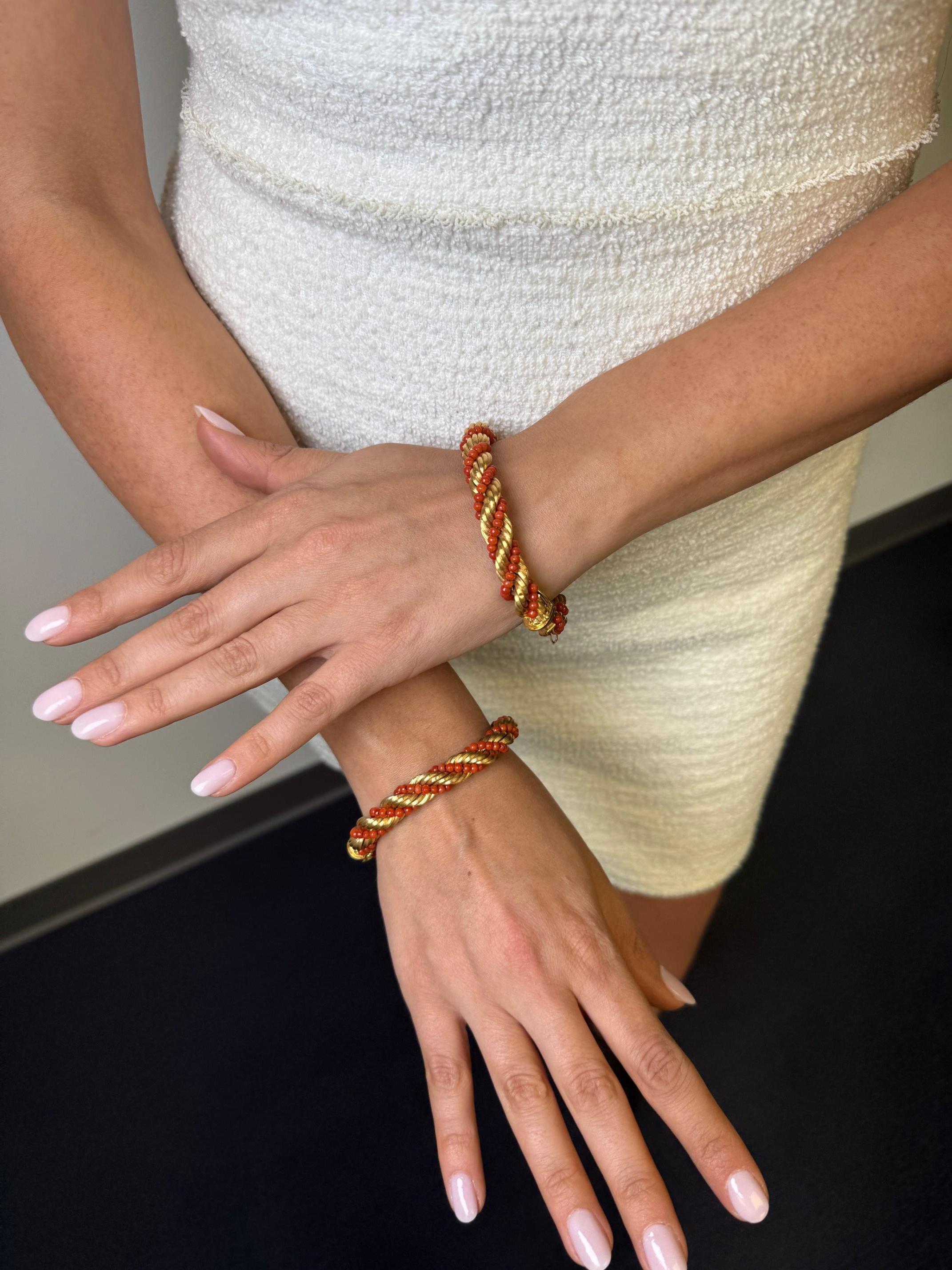 Collier/bracelet convertible en or jaune 18 carats et perles de corail en vente 8