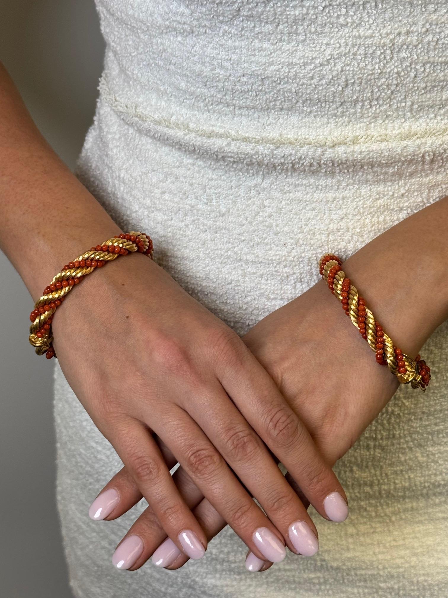 Collier/bracelet convertible en or jaune 18 carats et perles de corail en vente 10