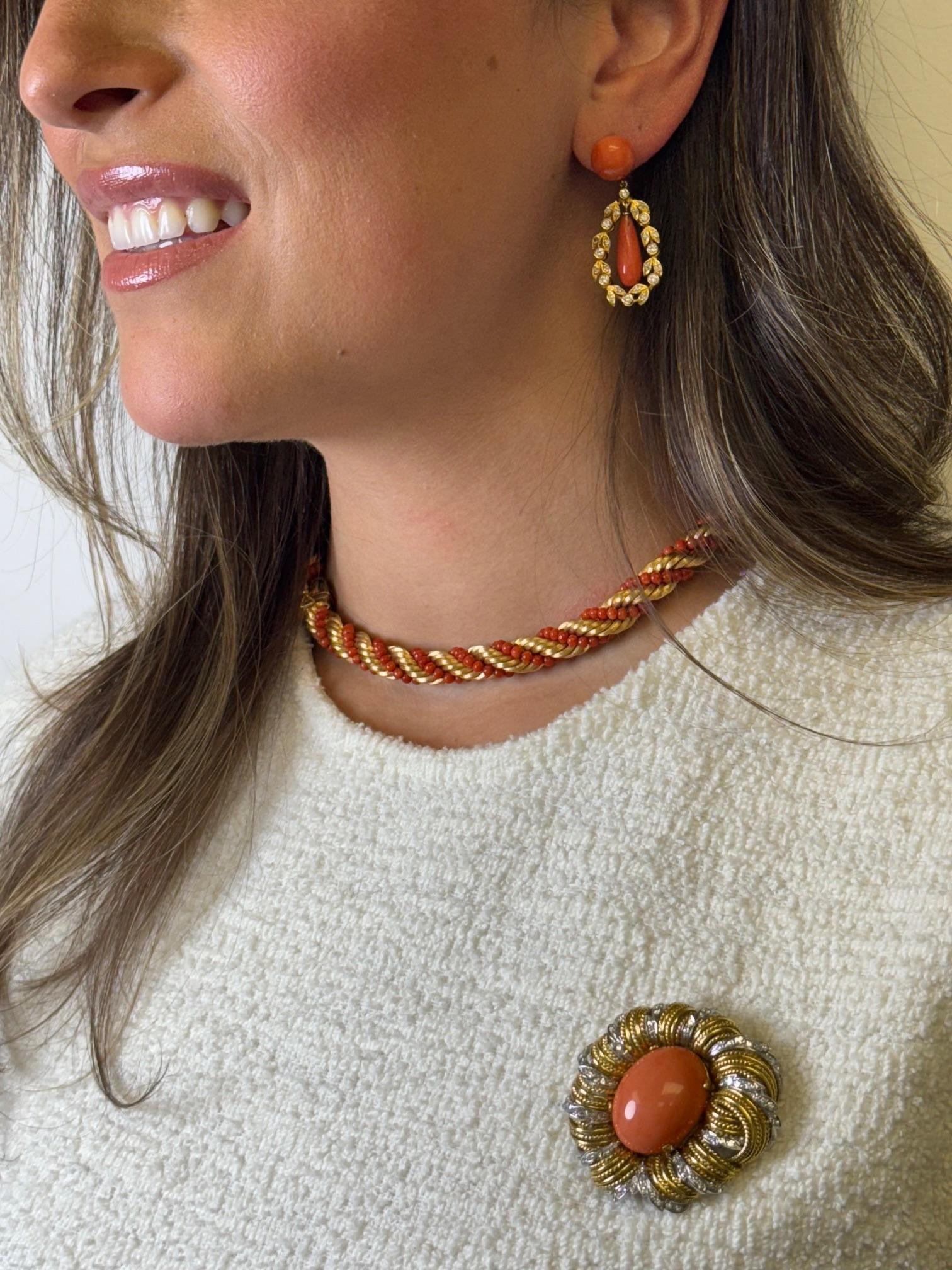 Collier/bracelet convertible en or jaune 18 carats et perles de corail en vente 3