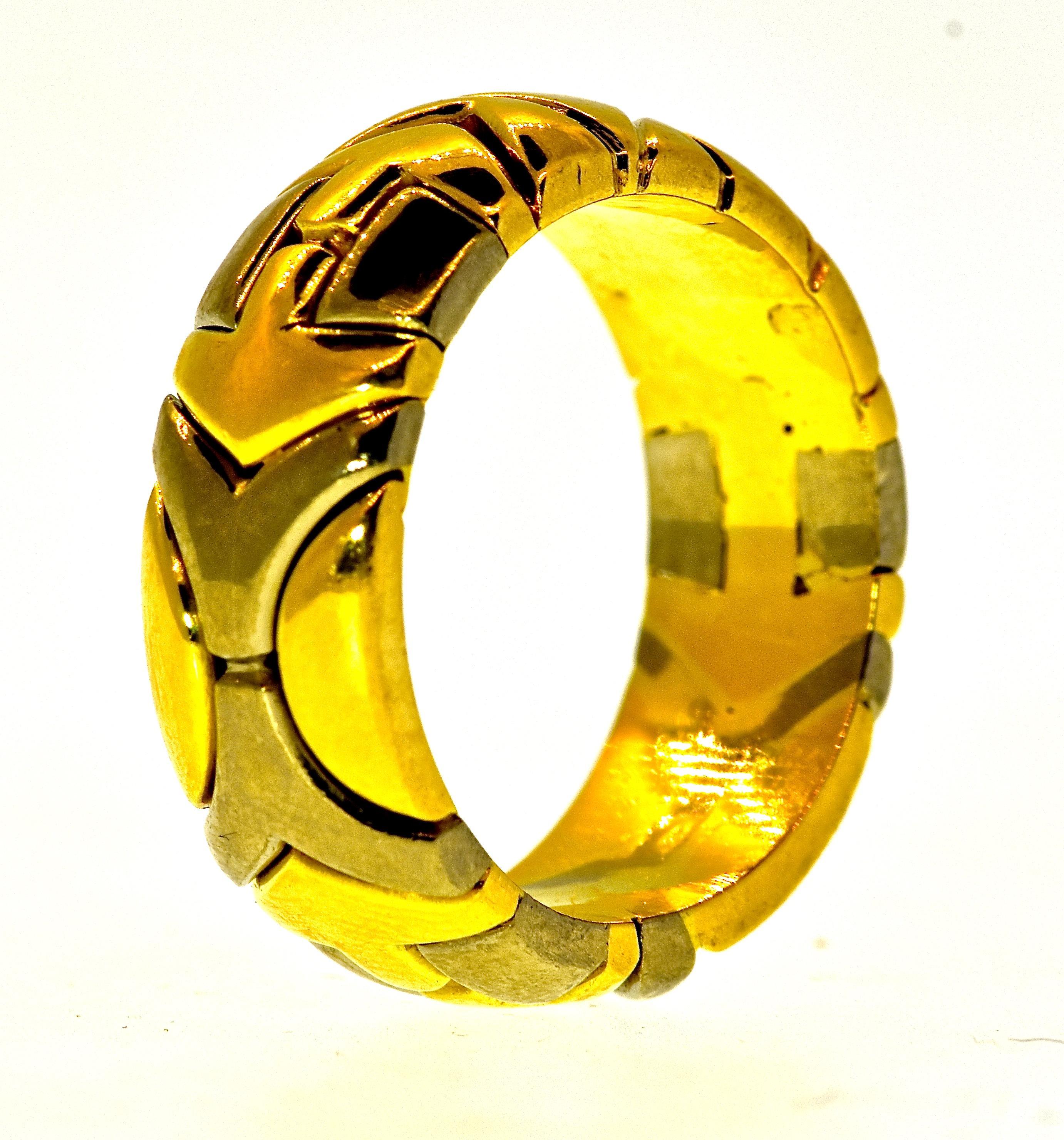18K Yellow Gold and Darkened Steel Vintage Band Ring, Italy, c. 1990. In Good Condition In Aspen, CO