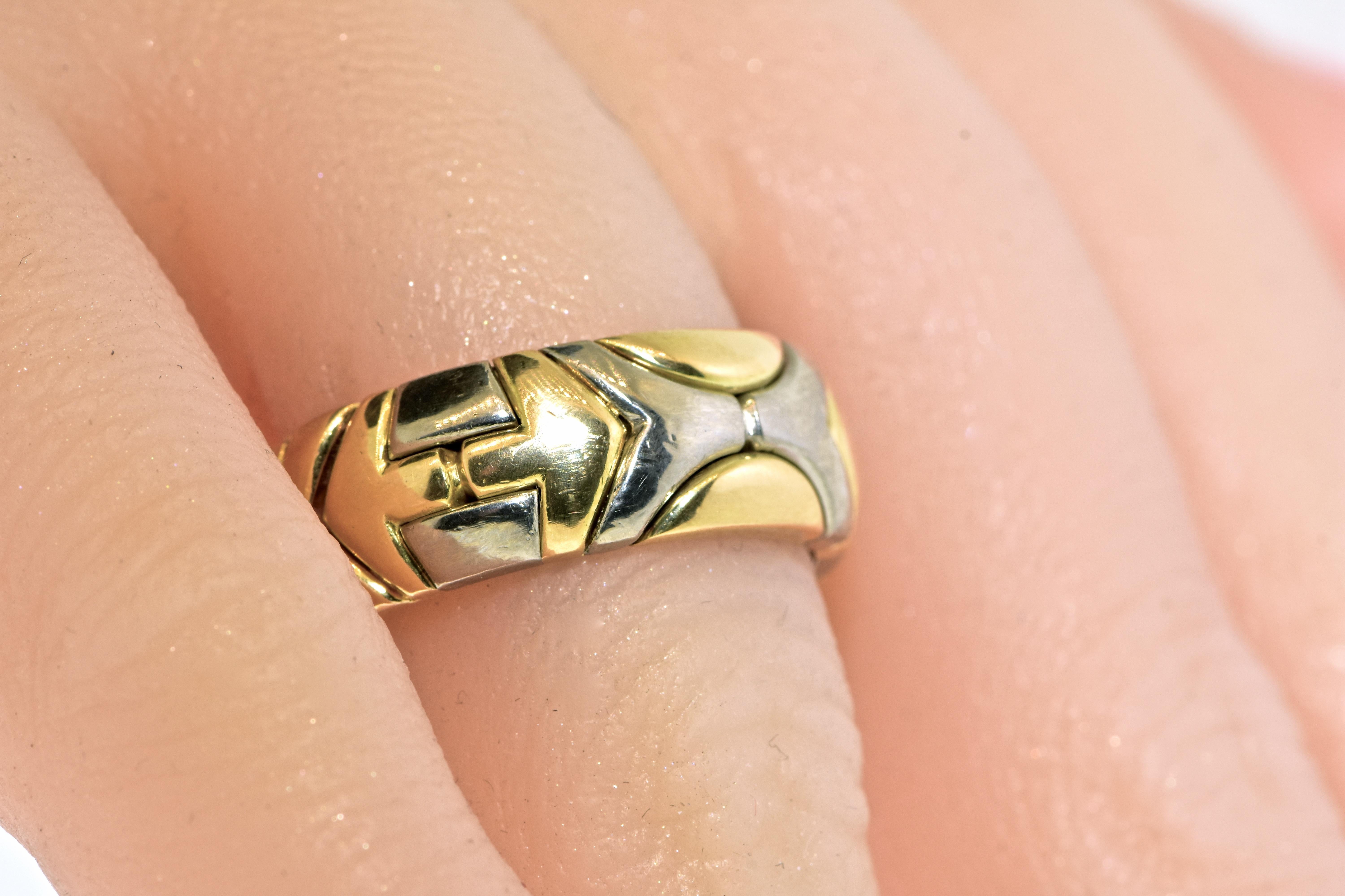 18K Yellow Gold and Darkened Steel Vintage Band Ring, Italy, c. 1990. 1