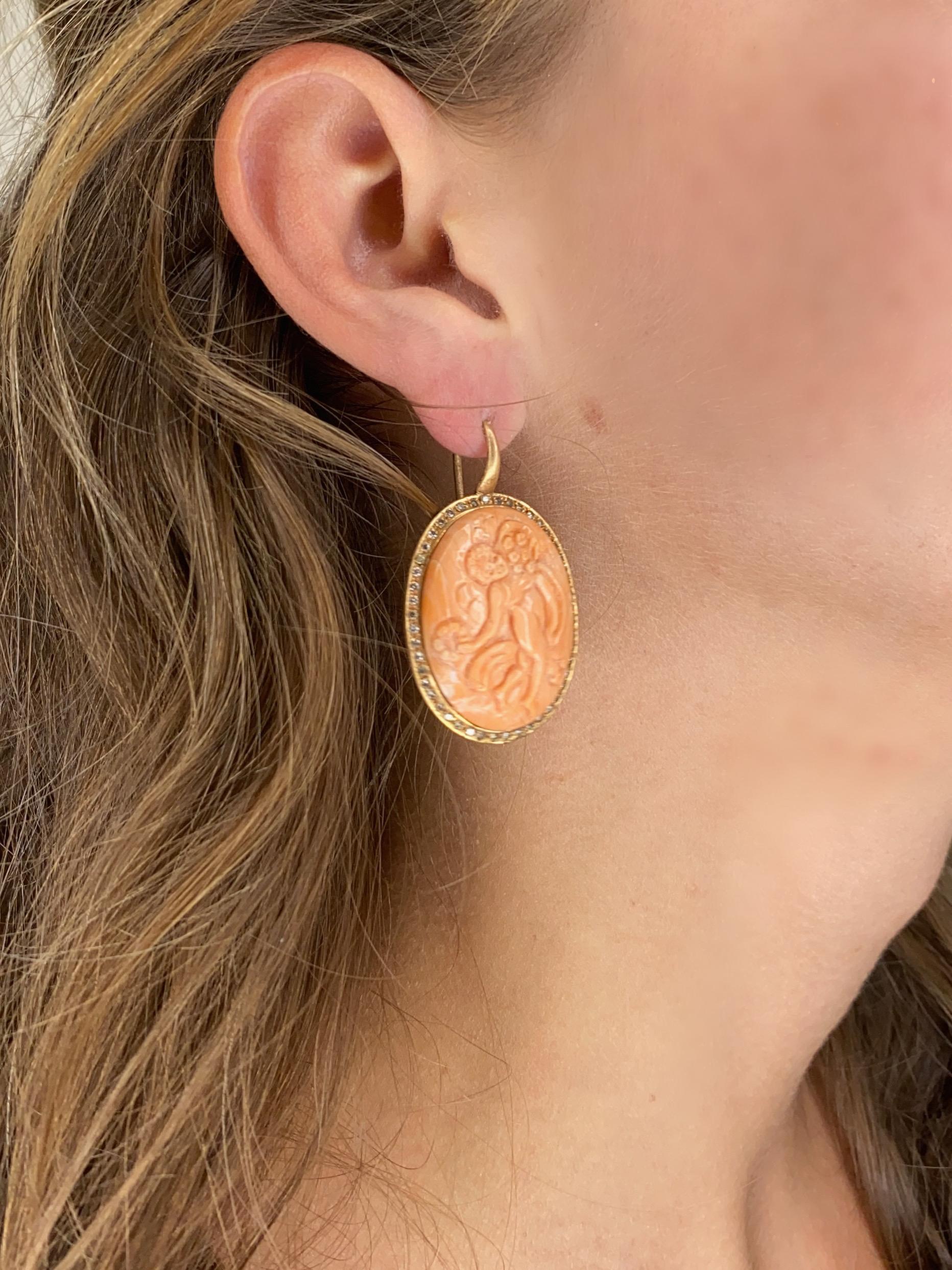 18k Yellow Gold and Diamond Cameo Coral Earrings In New Condition In Vannes, FR