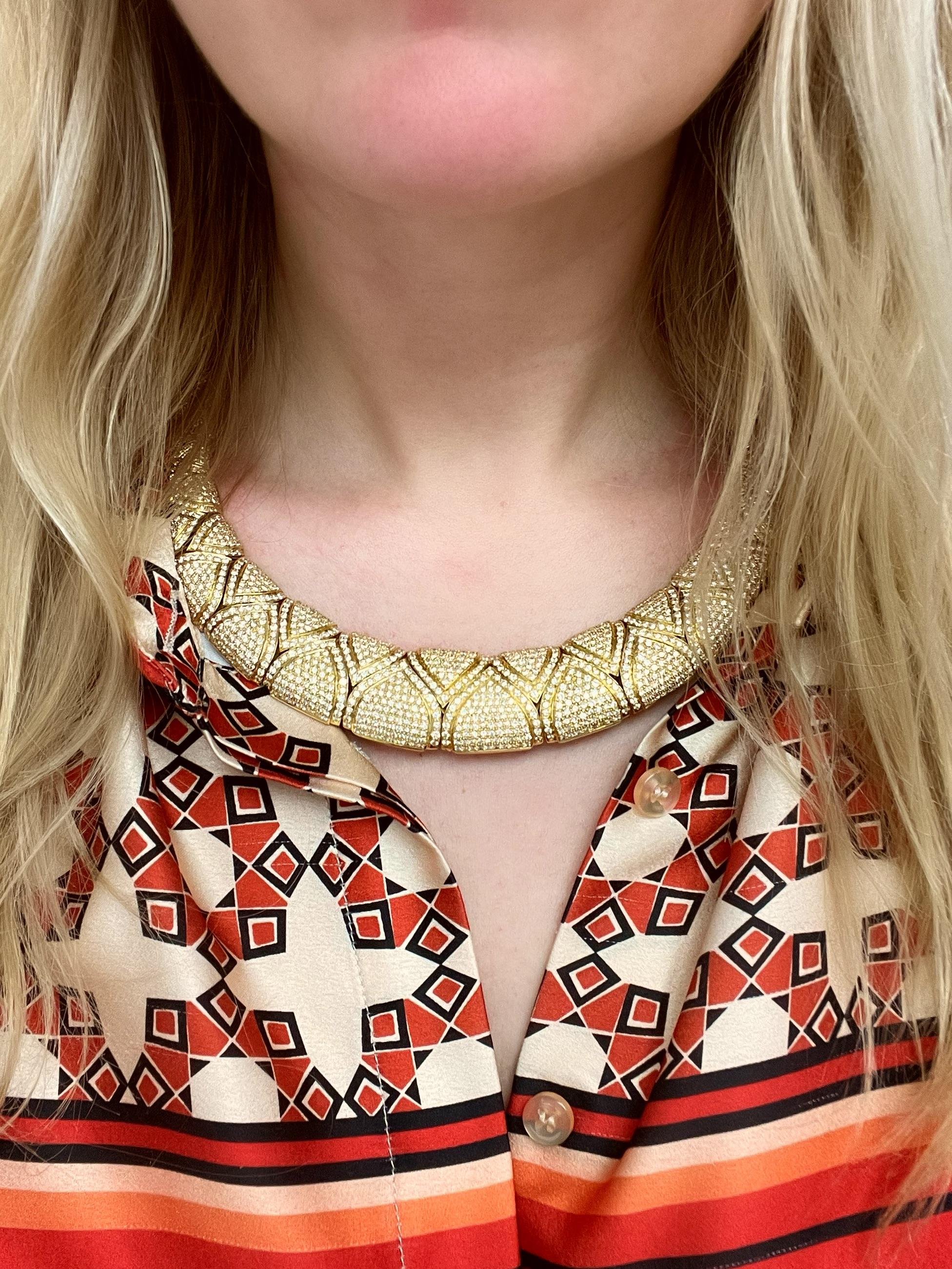 This gorgeous collar necklace encrusted with numerous top quality round brilliant cut diamonds in a geometric design weighing approximately 28.00 carats total. Mounted in 18 karat yellow gold, this necklace is sure to make a statement!

Total