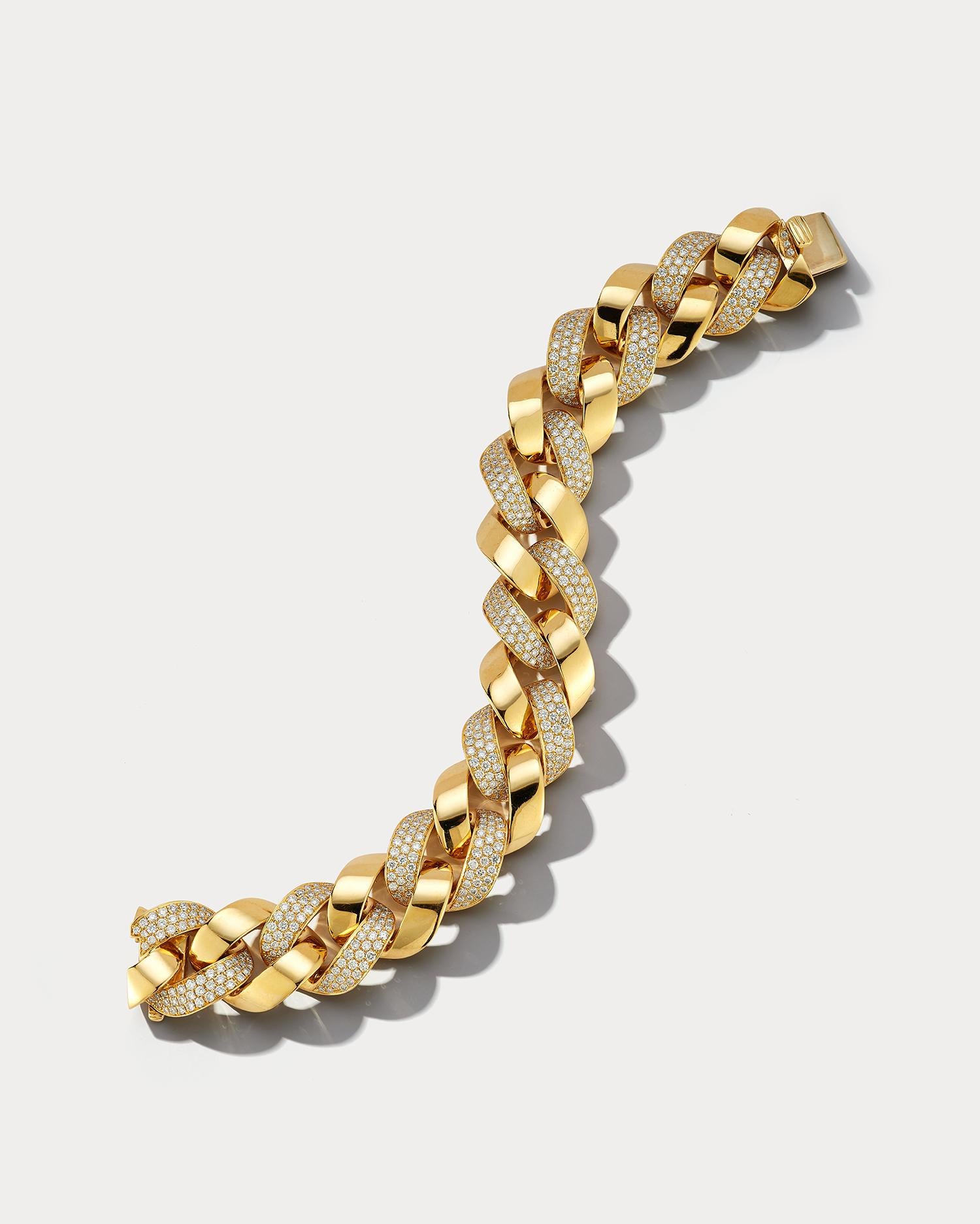 Round Cut 18k Yellow Gold and Diamond Cuban Chain Bracelet For Sale