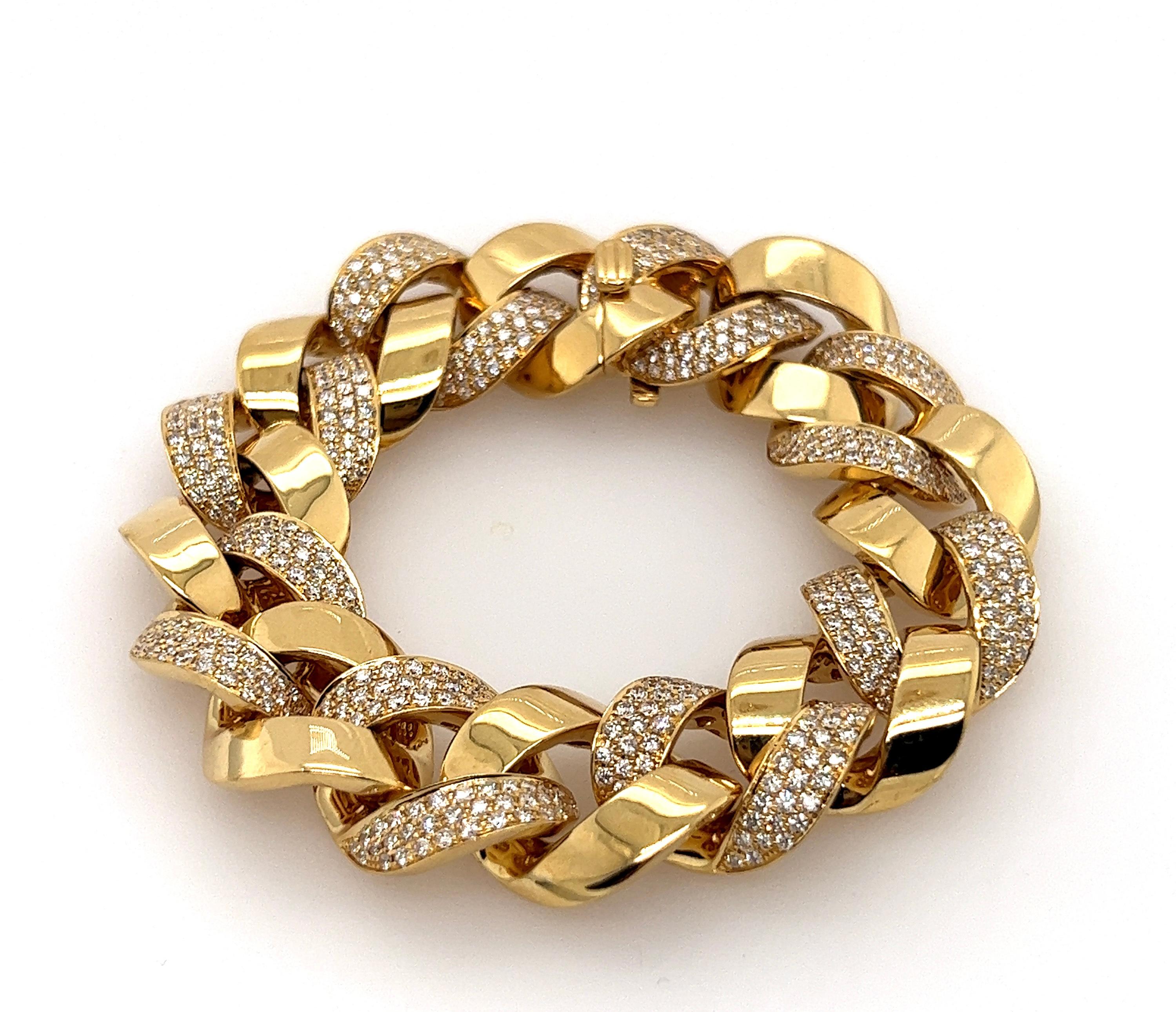 18k Yellow Gold and Diamond Cuban Chain Bracelet In New Condition For Sale In Palm Beach, FL