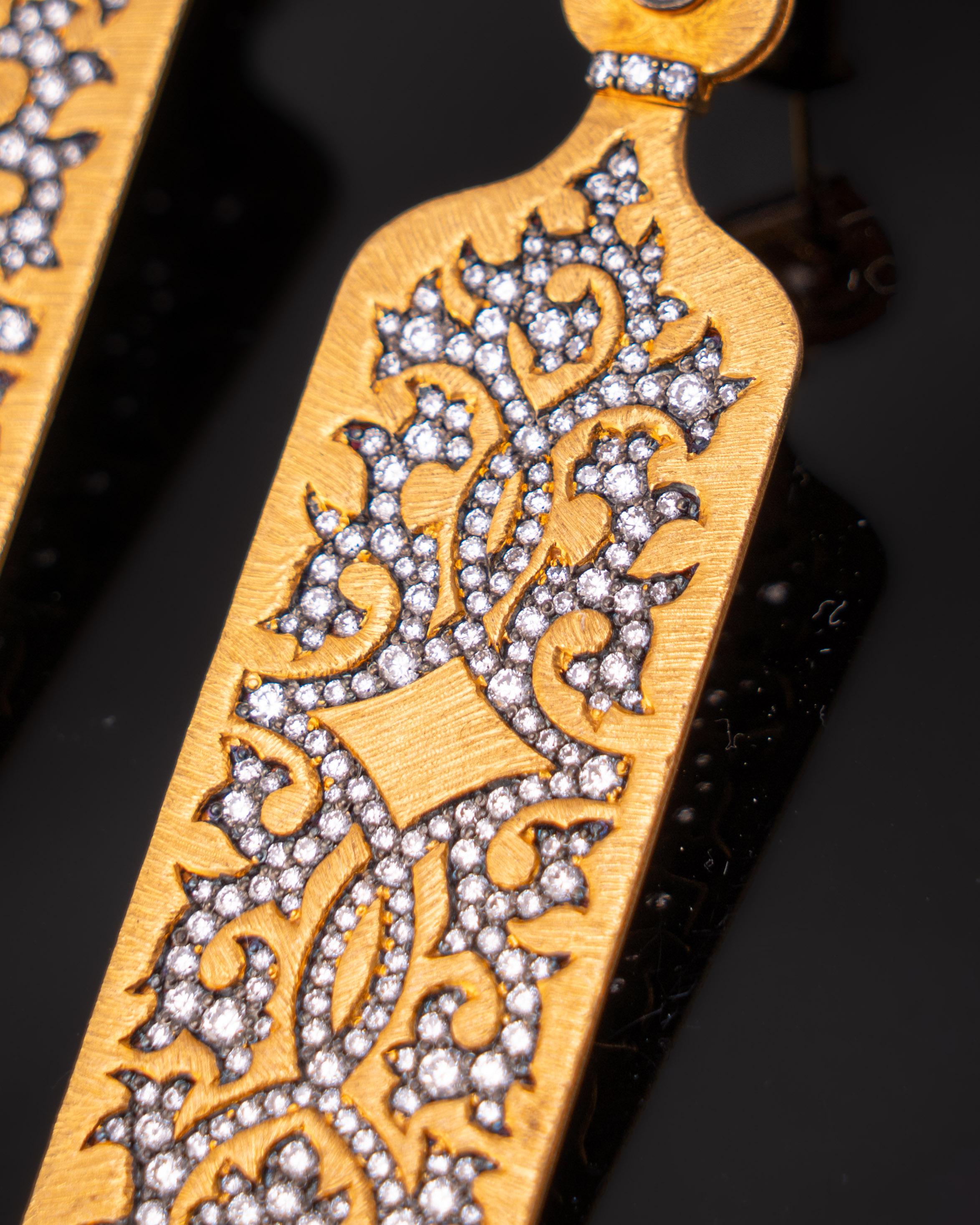 Art Deco 18K Yellow Gold and Diamond Dangle Earrings For Sale