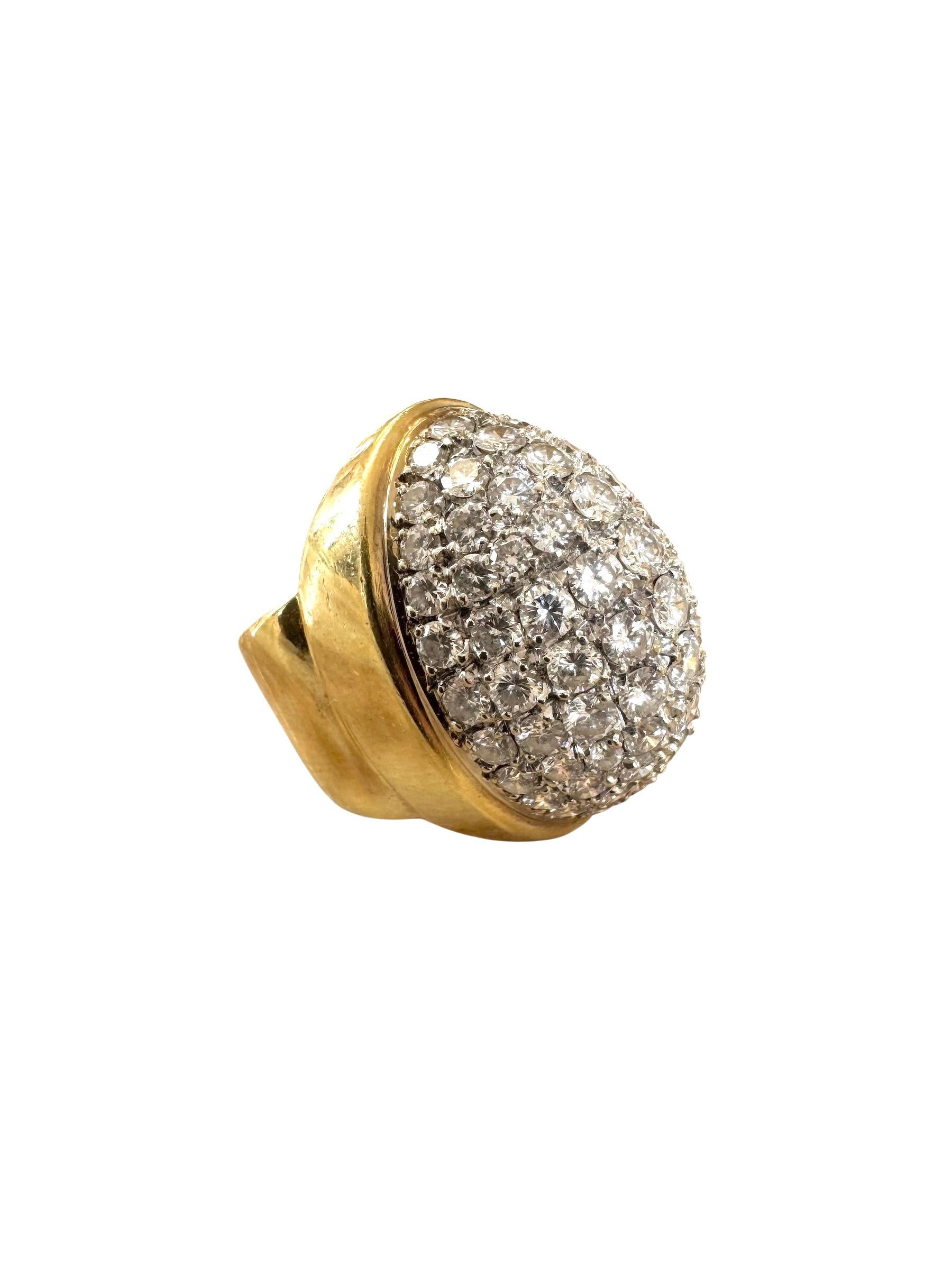 Bague cocktail bombée en or jaune 18K et diamants en vente 3