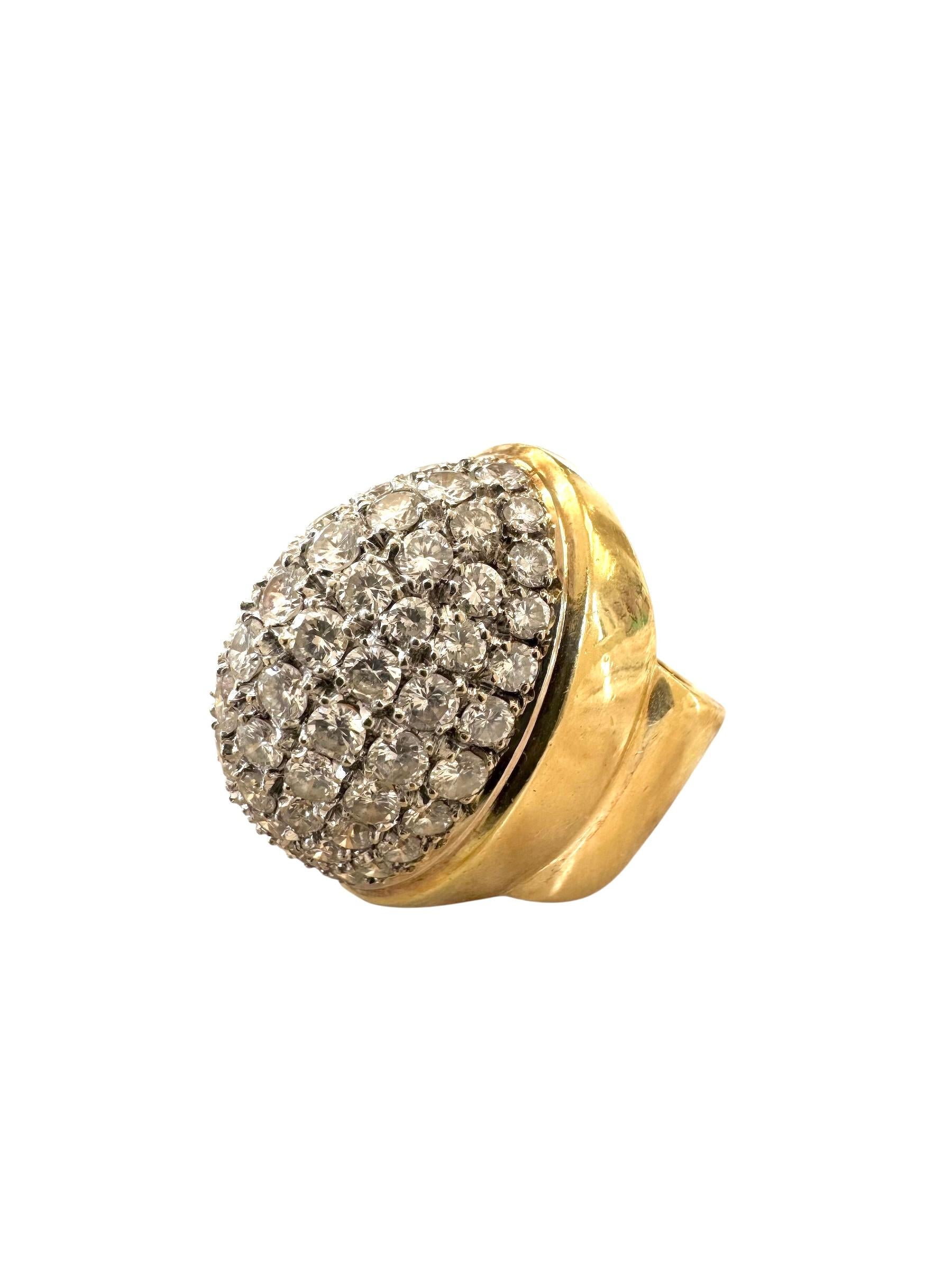 Bague cocktail bombée en or jaune 18K et diamants en vente 4