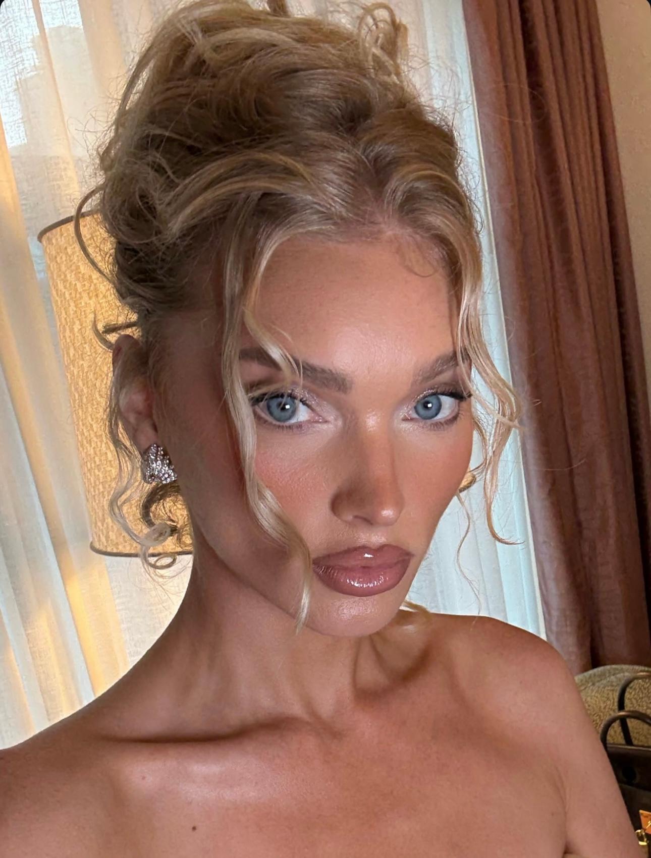 Taille brillant Boucles d'oreilles à pince en or jaune 18K et diamants en forme d'éventail en vente