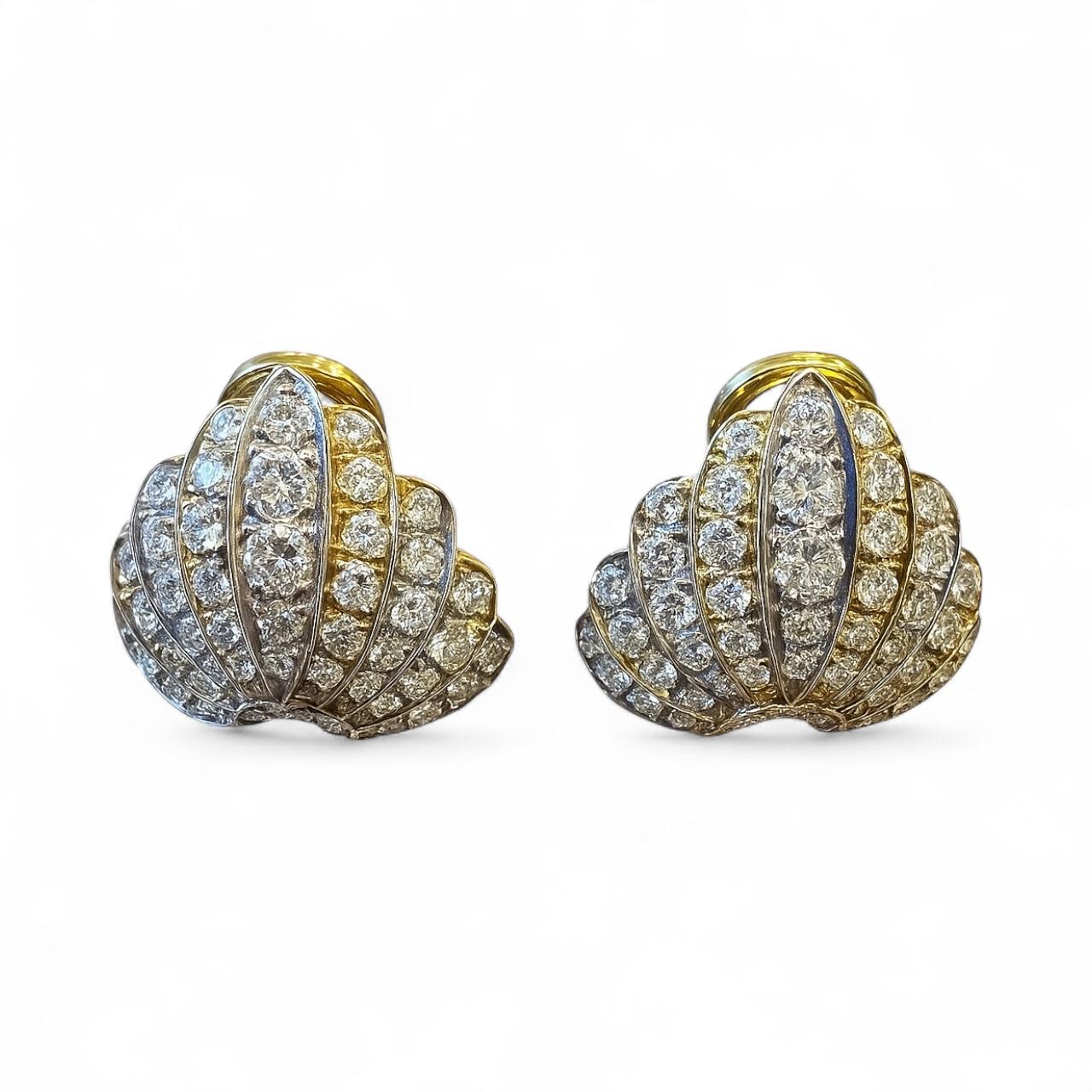 Boucles d'oreilles à pince en or jaune 18K et diamants en forme d'éventail Excellent état - En vente à Great Neck Plaza, NY