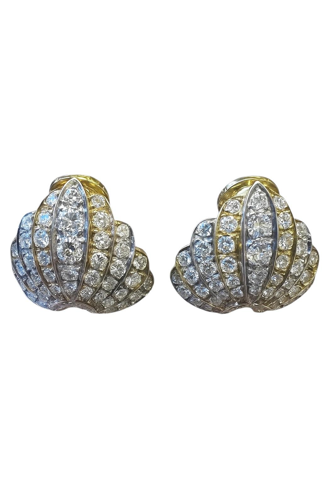 Boucles d'oreilles à pince en or jaune 18K et diamants en forme d'éventail en vente 1