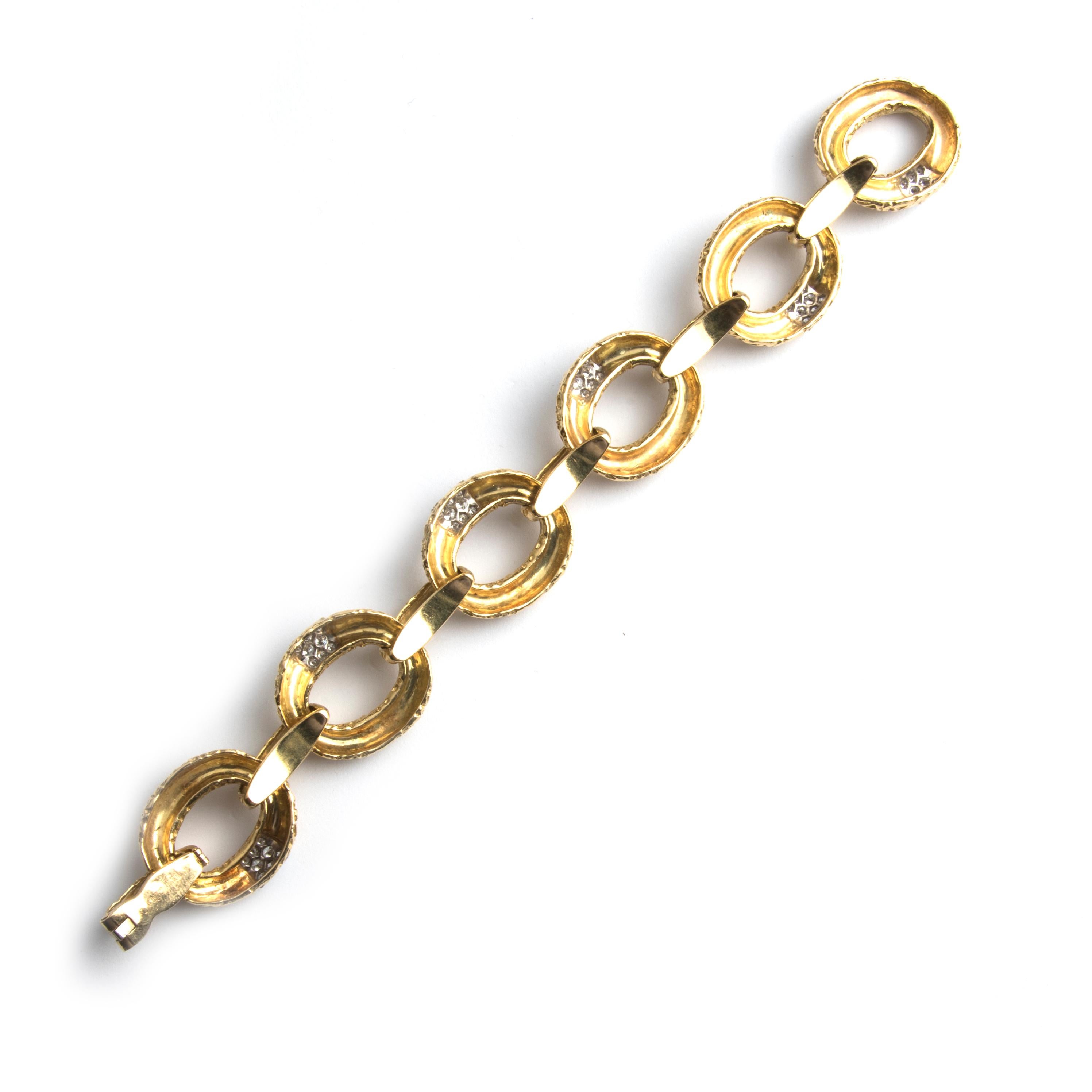 18 Karat Yellow Gold and Diamond Link Bracelet by Van Cleef & Arpels For Sale 2