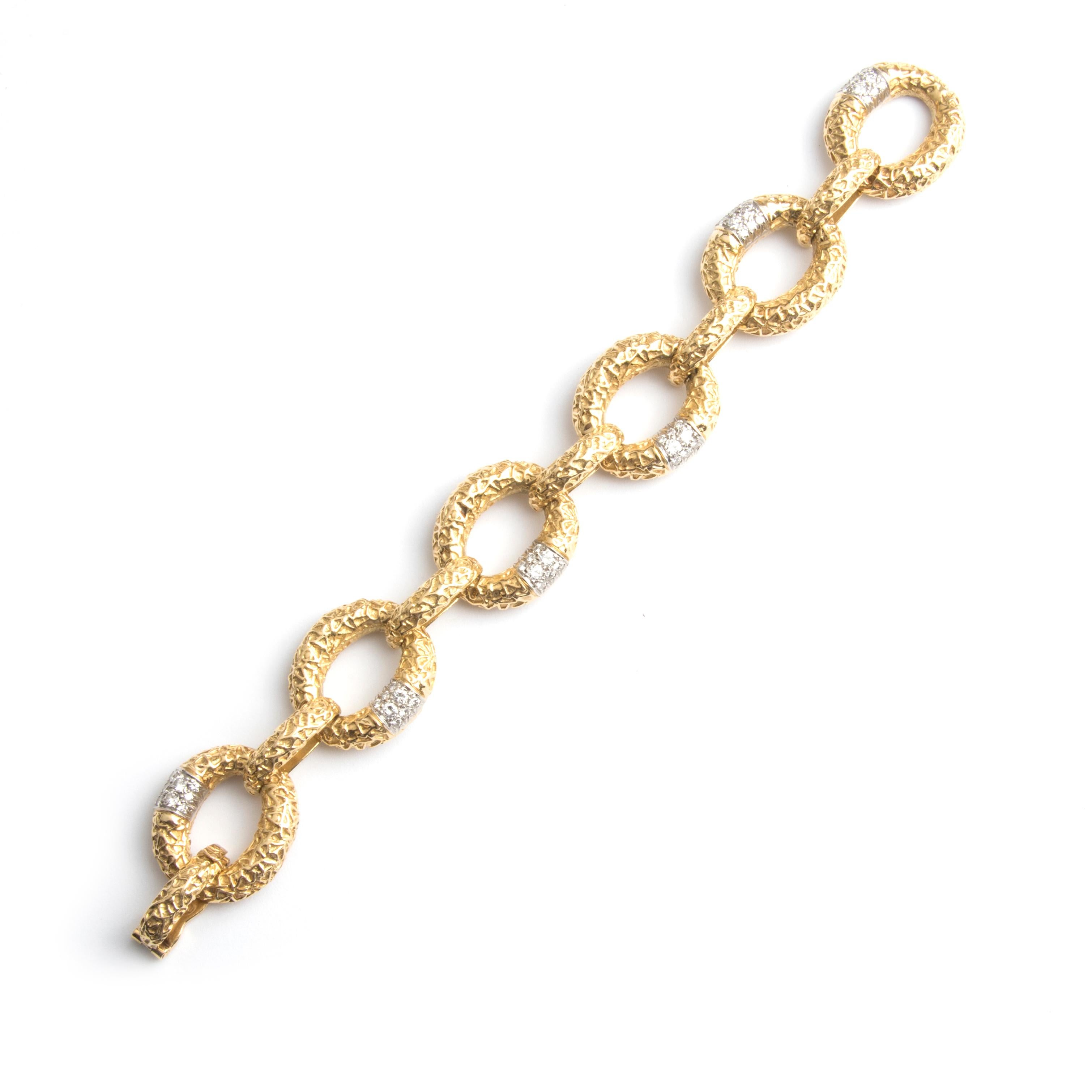18 Karat Yellow Gold and Diamond Link Bracelet by Van Cleef & Arpels For Sale 3