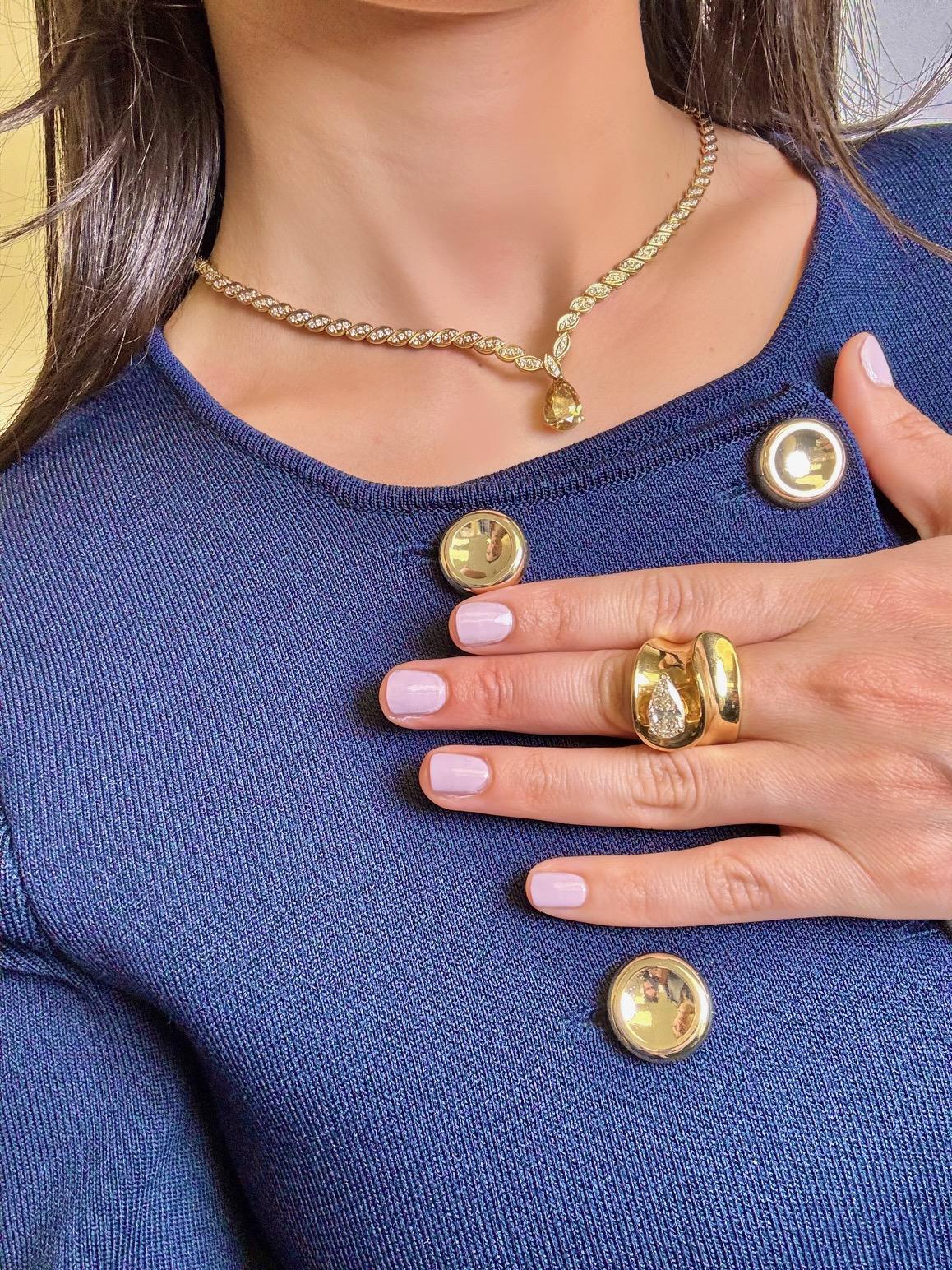 Collier en or jaune 18 carats avec diamant de fantaisie de couleur jaune-brun en forme de poire Excellent état - En vente à Great Neck Plaza, NY