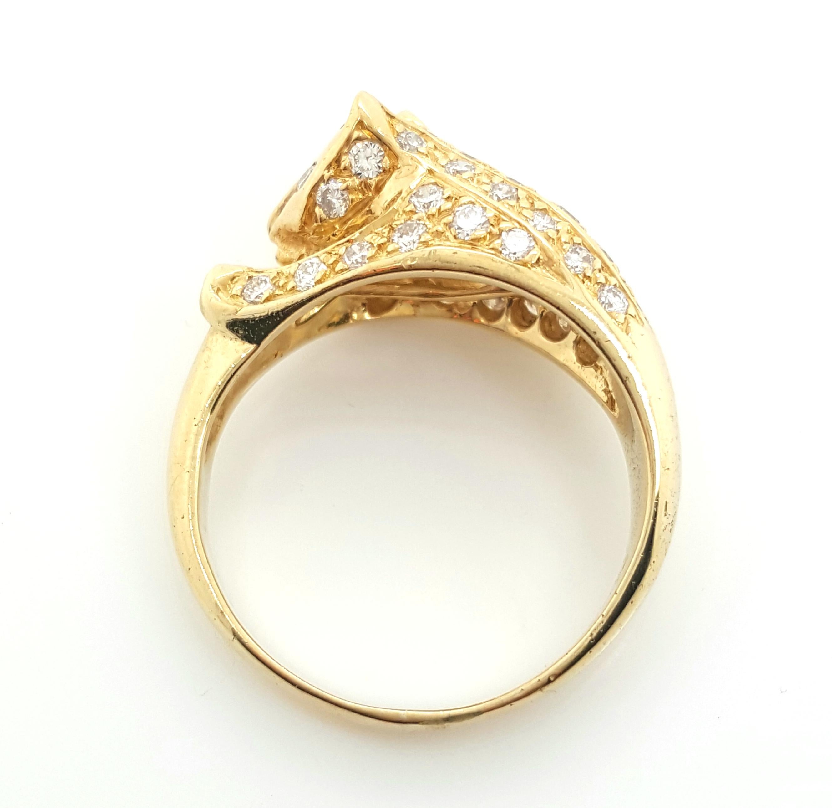 Taille ronde Bague panthère en or jaune 18 carats et diamants en vente