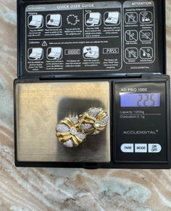 Pendientes de clip de oro amarillo de 18 quilates y pavé de diamantes