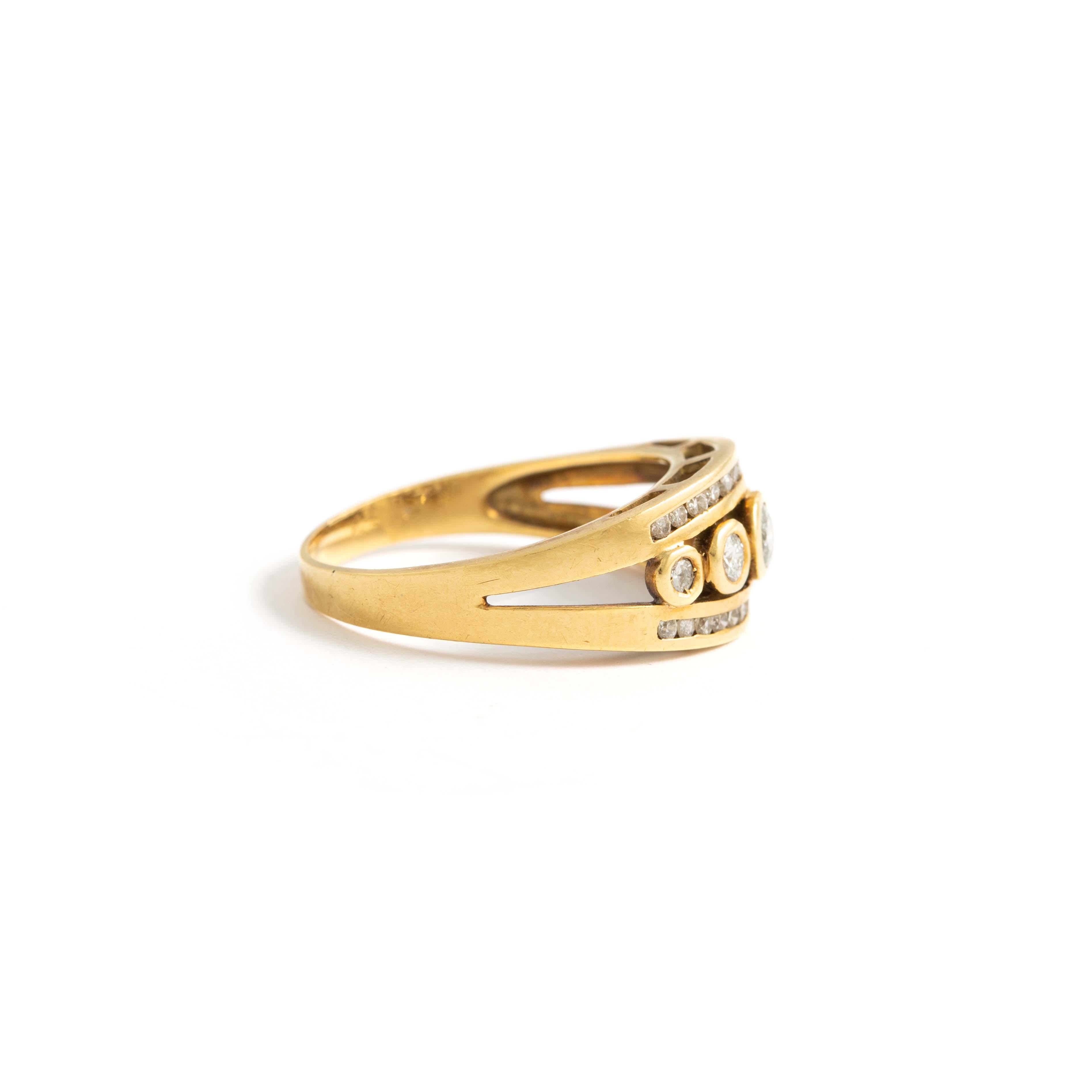 Bague en or jaune 18 carats et diamants Bon état - En vente à Geneva, CH