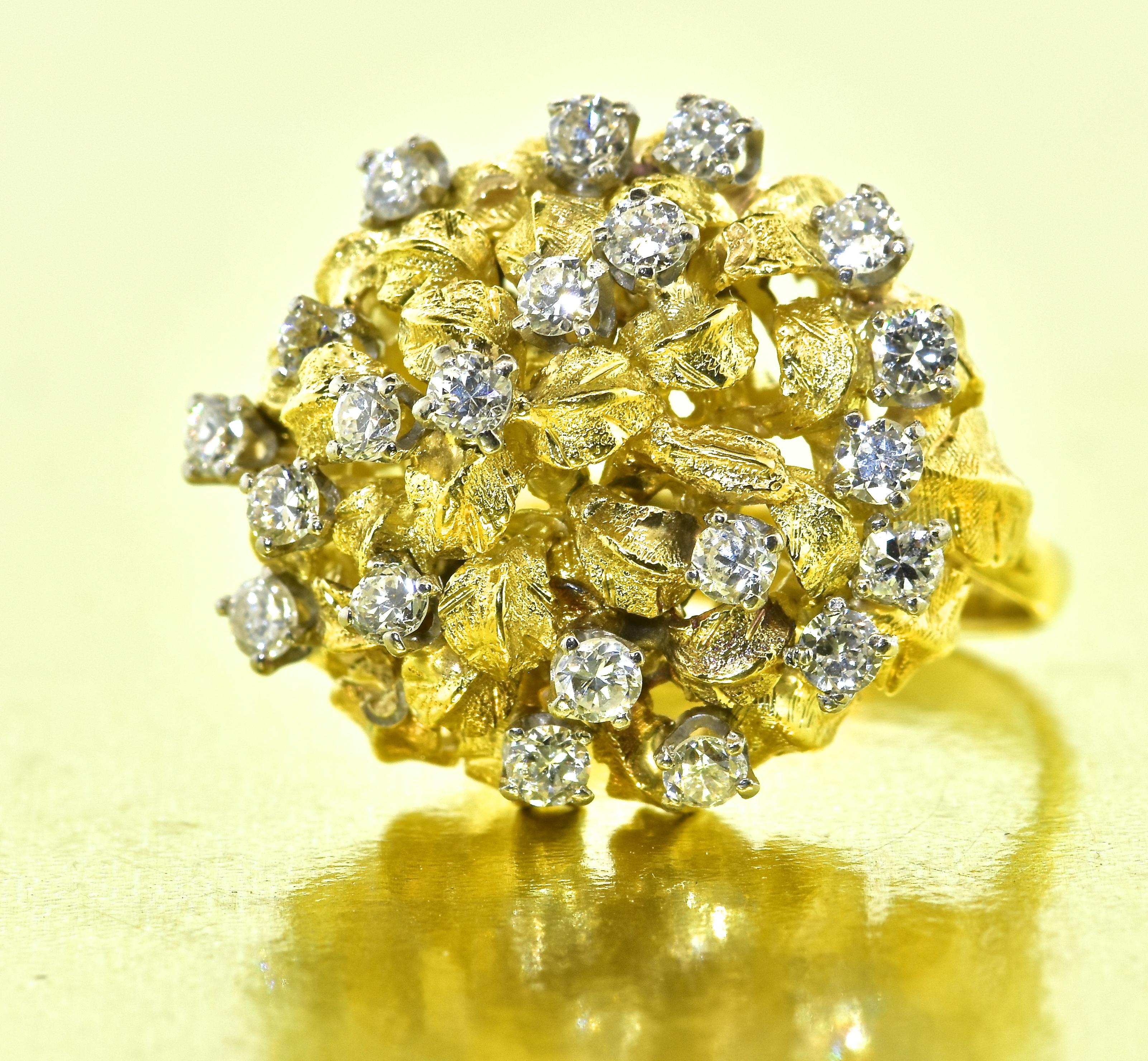 18 Karat Yellow Gold and Diamond Vintage Ring, circa 1960 4