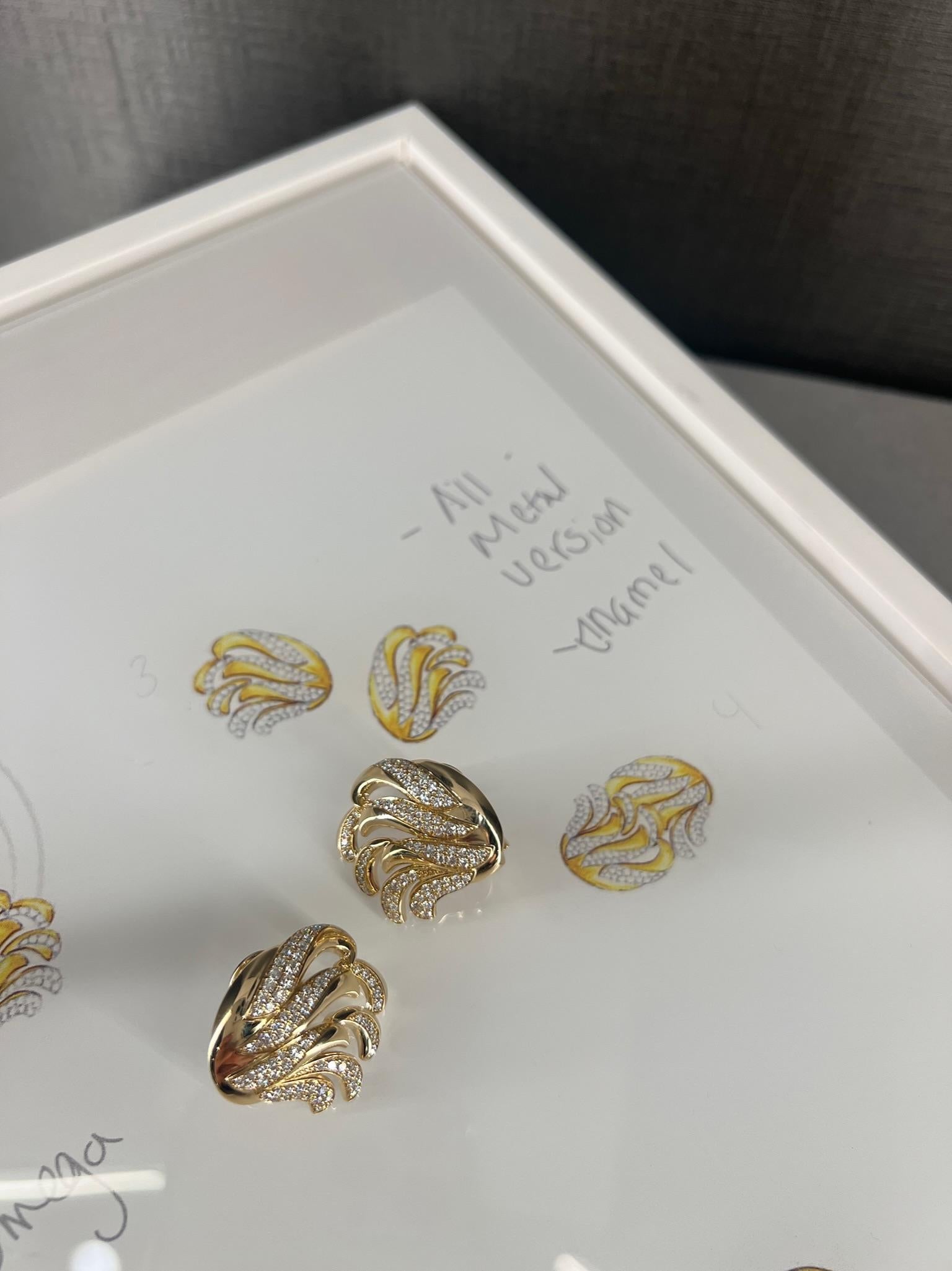 Taglio rotondo Anello Wave in oro giallo 18k e diamanti in vendita