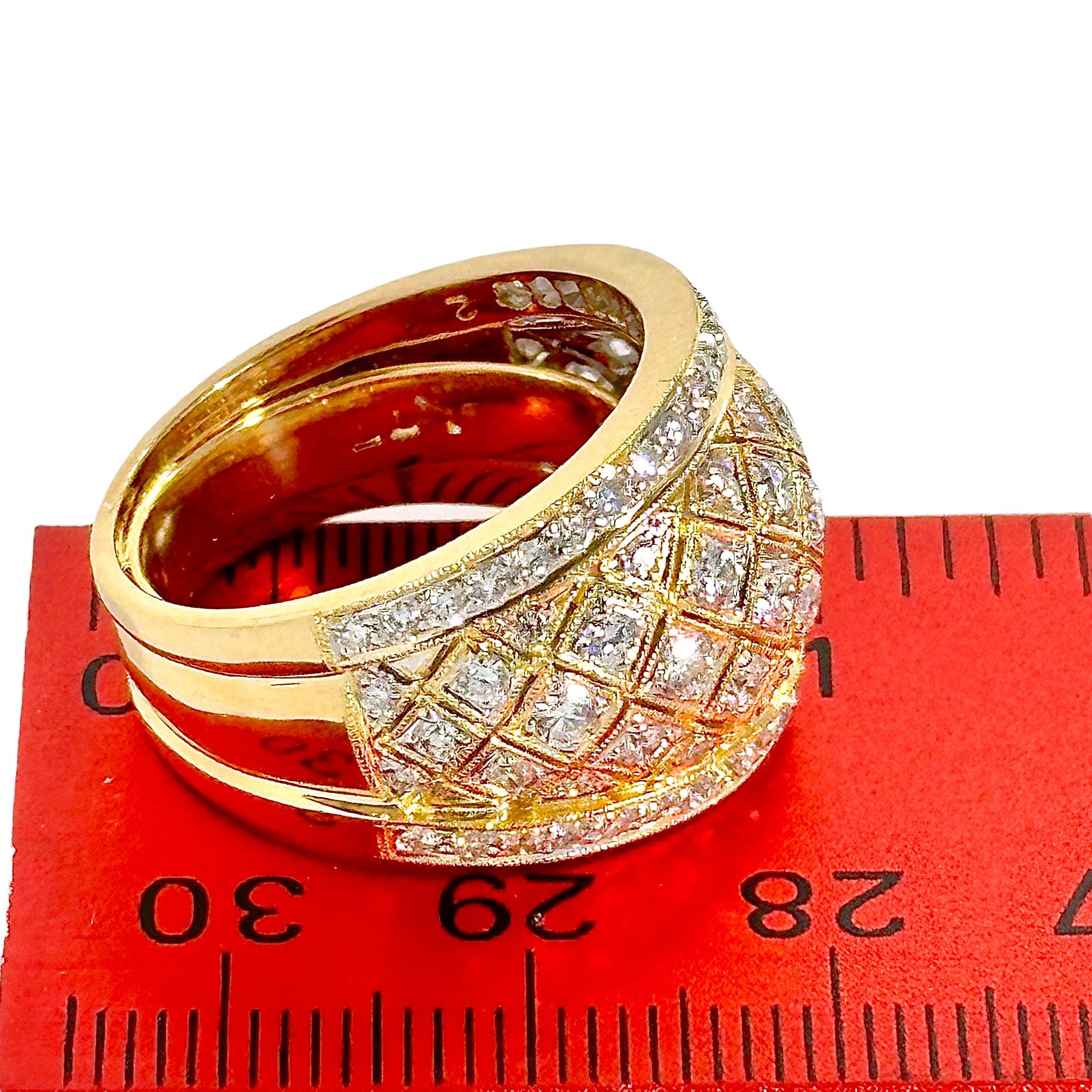 Breites Bombe-Ring aus 18 Karat Gelbgold und Diamanten mit meißelförmigen Kanten Damen im Angebot