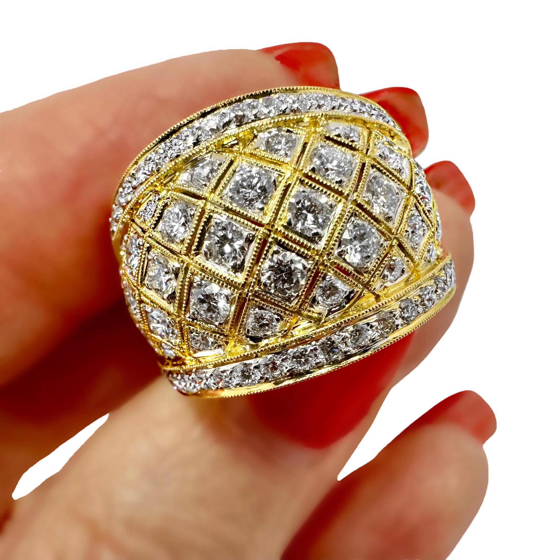 Breites Bombe-Ring aus 18 Karat Gelbgold und Diamanten mit meißelförmigen Kanten im Angebot 3