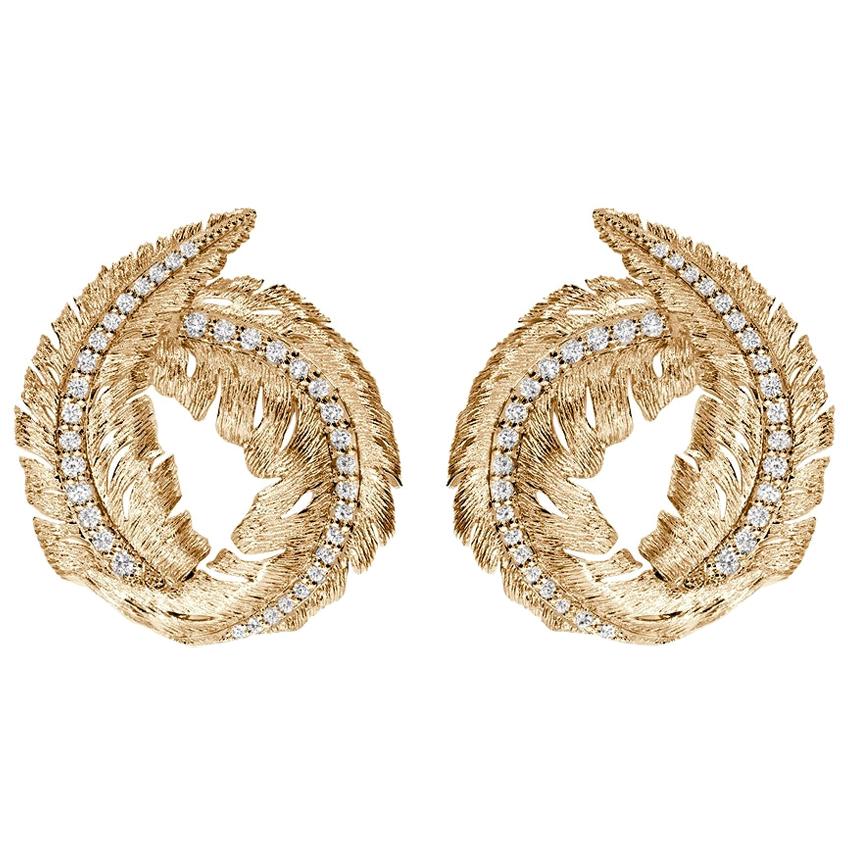 Boucles d'oreilles à feuilles texturées en or jaune 18 carats et diamants en vente